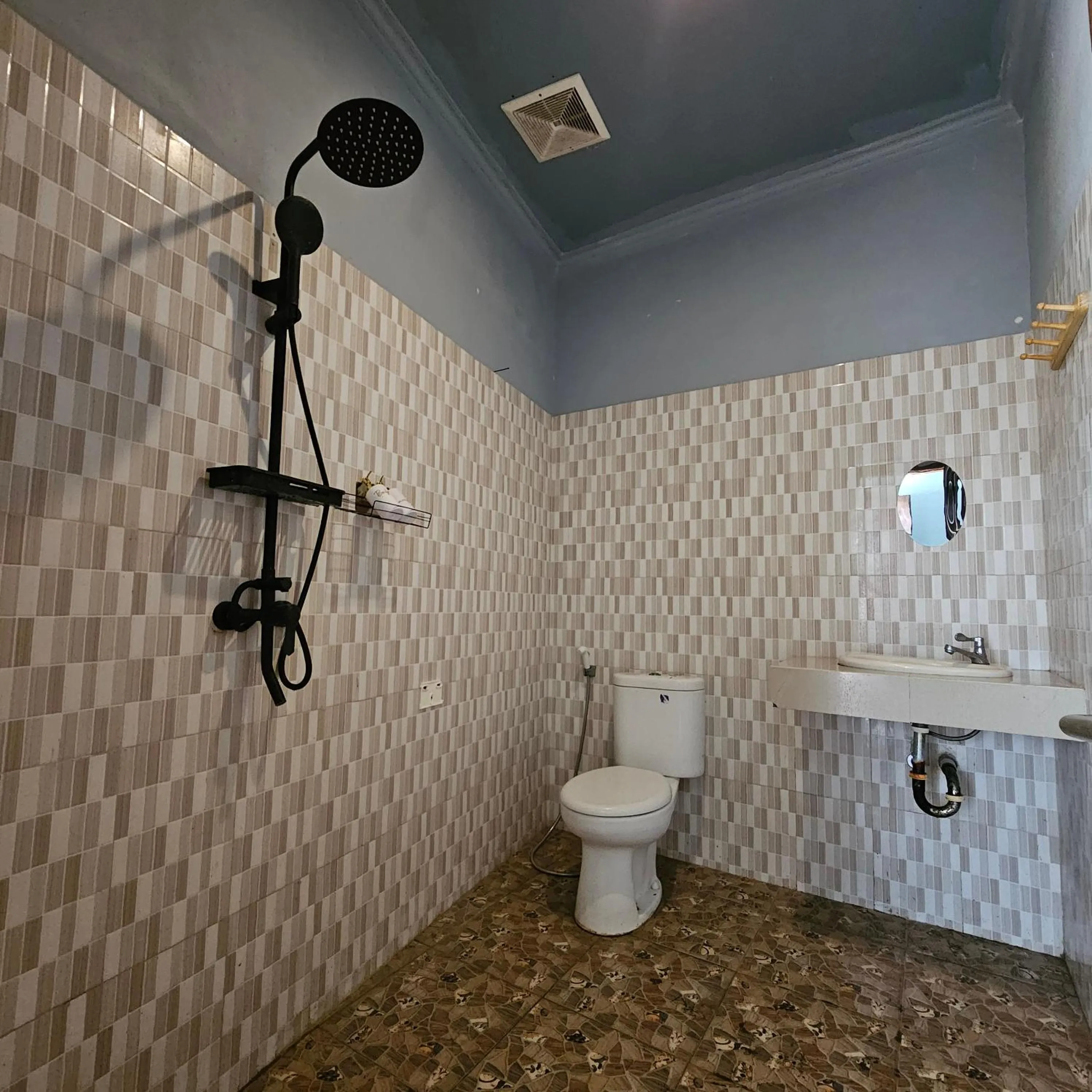 Shower in Ridho Malik Hotel