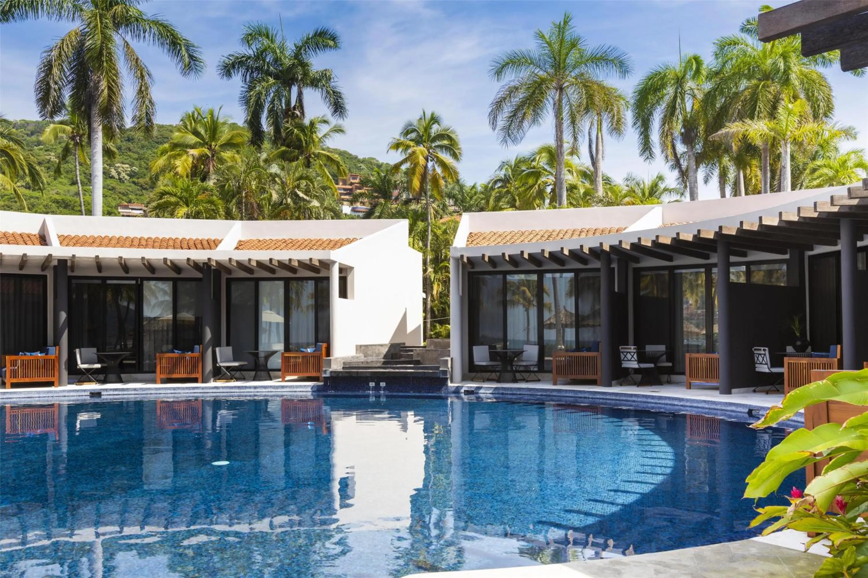 Swimming pool in Thompson Zihuatanejo, A Beach Resort, by Hyatt