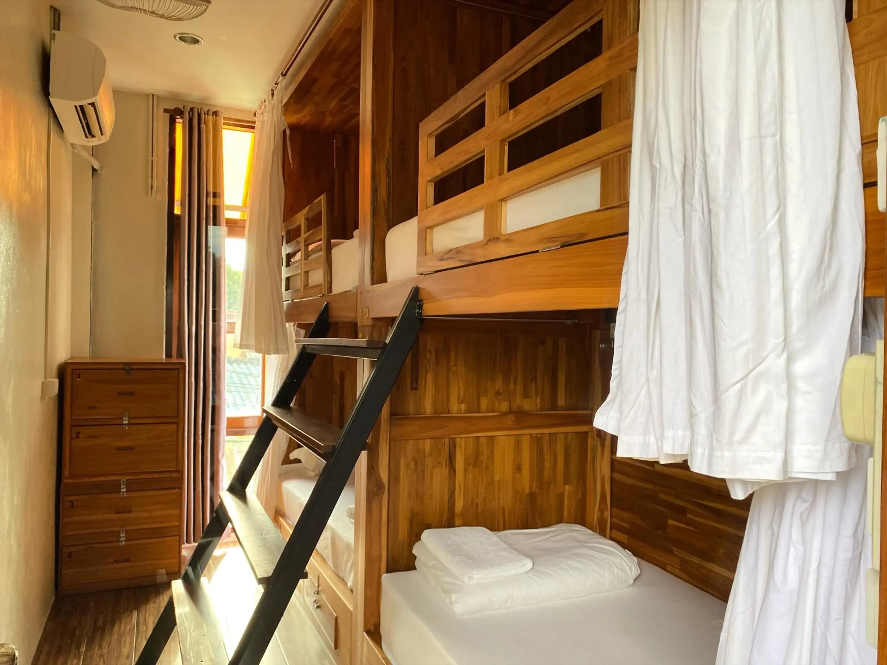 4-Bed Mixed Dormitory Room in Bloom Cafe & Hostel 4-Bed Mixed Dormitory Room in Bloom Cafe & Hostel