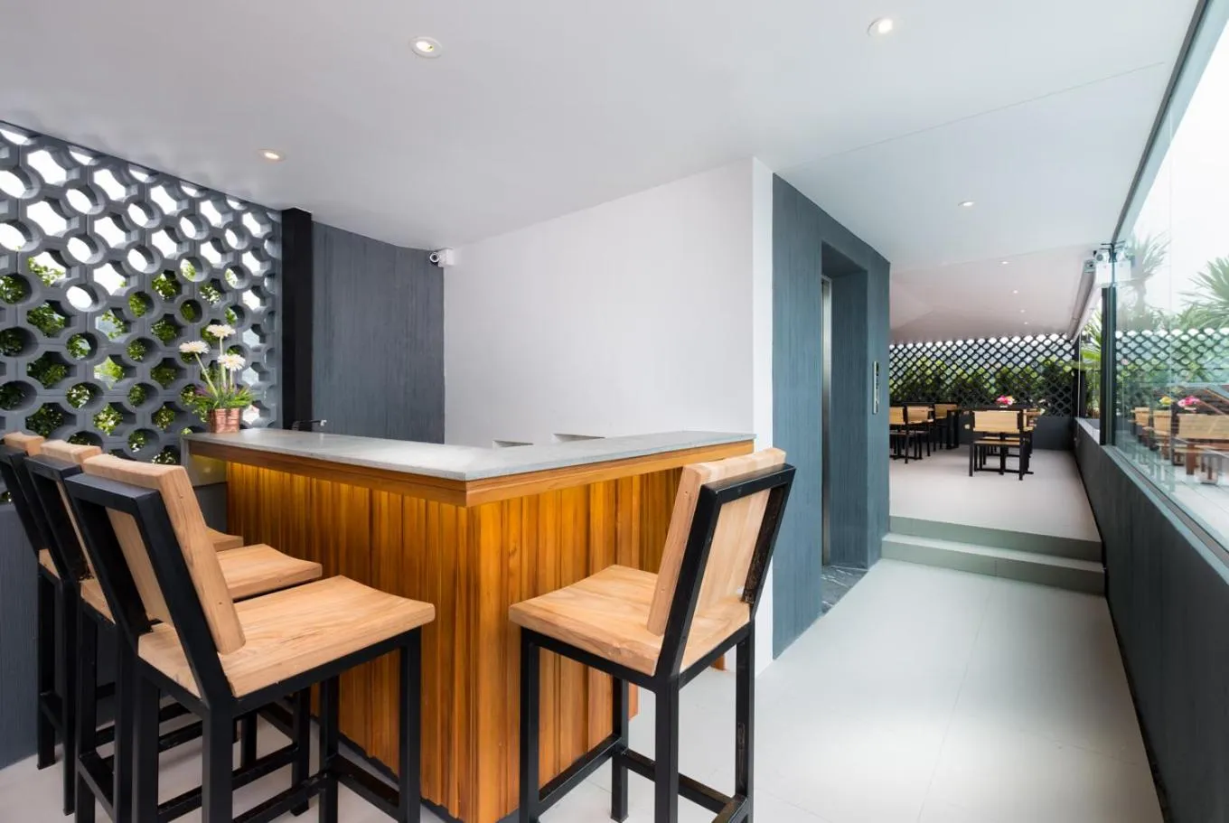 Restaurant/places to eat in Kamala Resotel, SHA Extra Plus