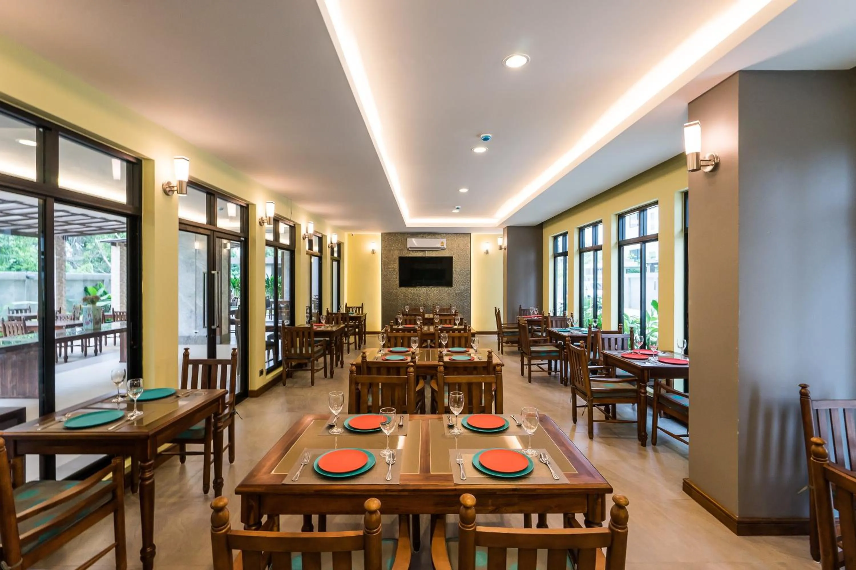 Restaurant/places to eat in Olive Tree Hotel Pattaya