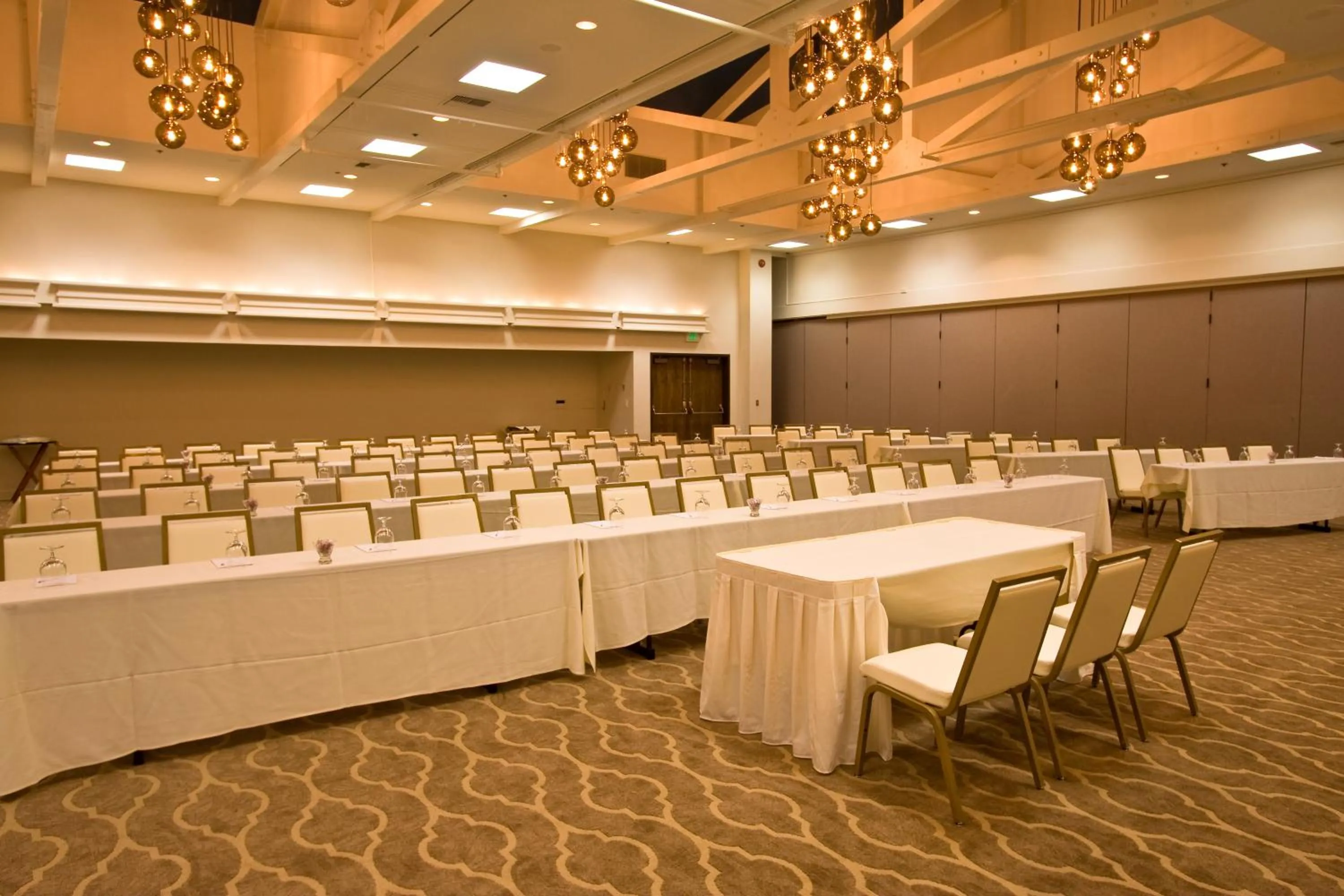 Meeting/conference room in Ashland Hills Hotel & Suites