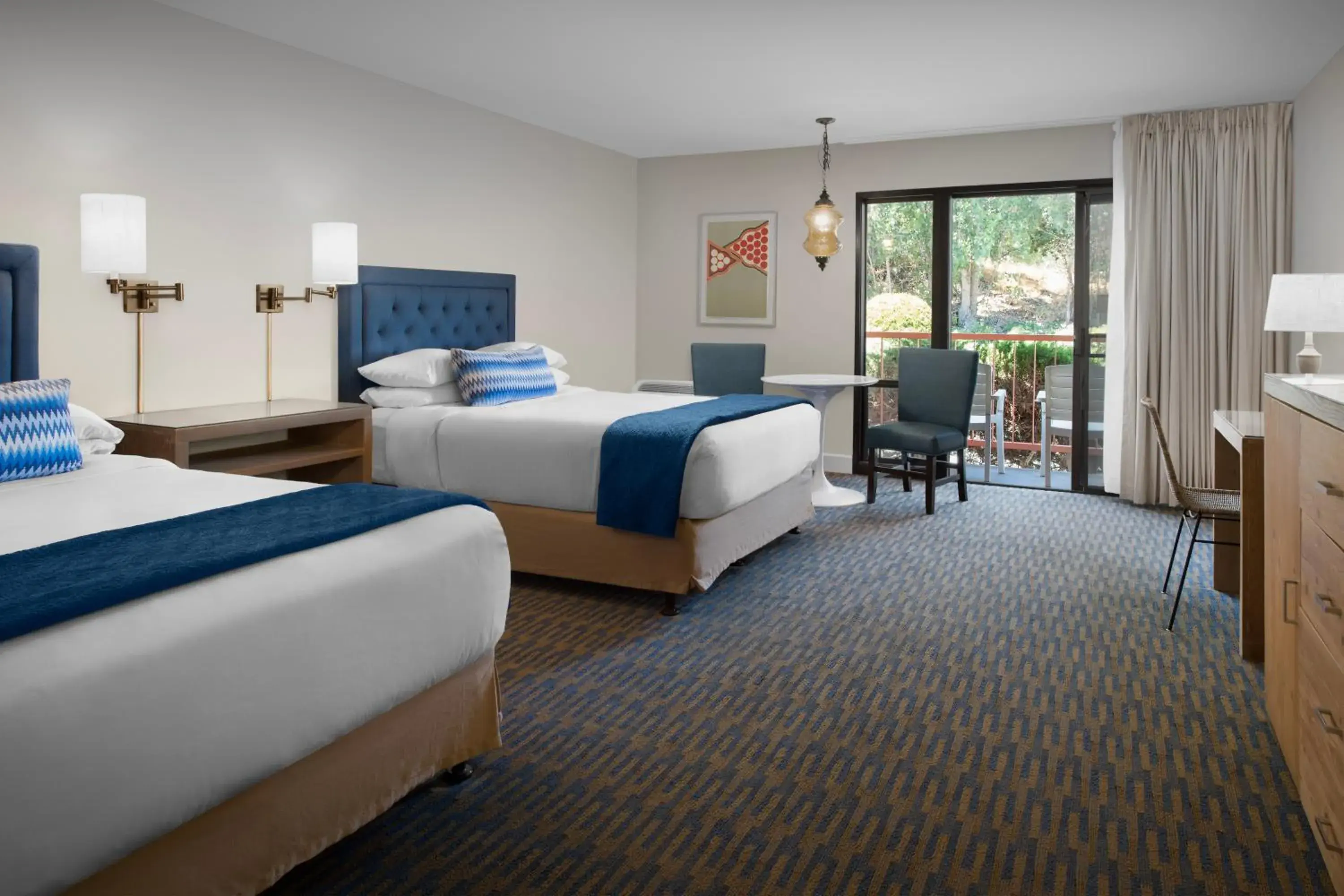 Queen Room with Two Queen Beds in Ashland Hills Hotel & Suites Queen Room with Two Queen Beds in Ashland Hills Hotel & Suites