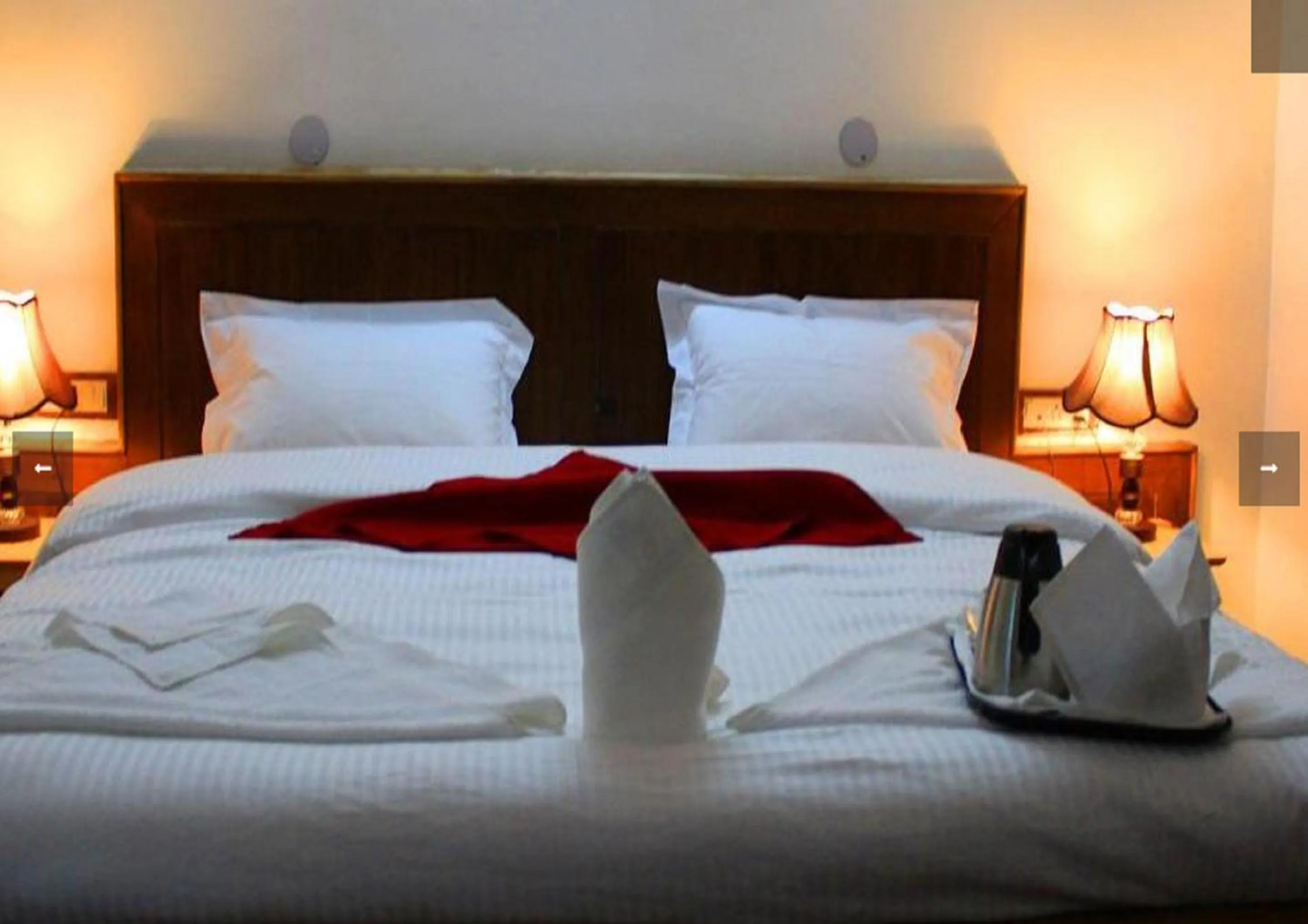 Bedroom, Bed in Himalayan Retreat-Karzoo