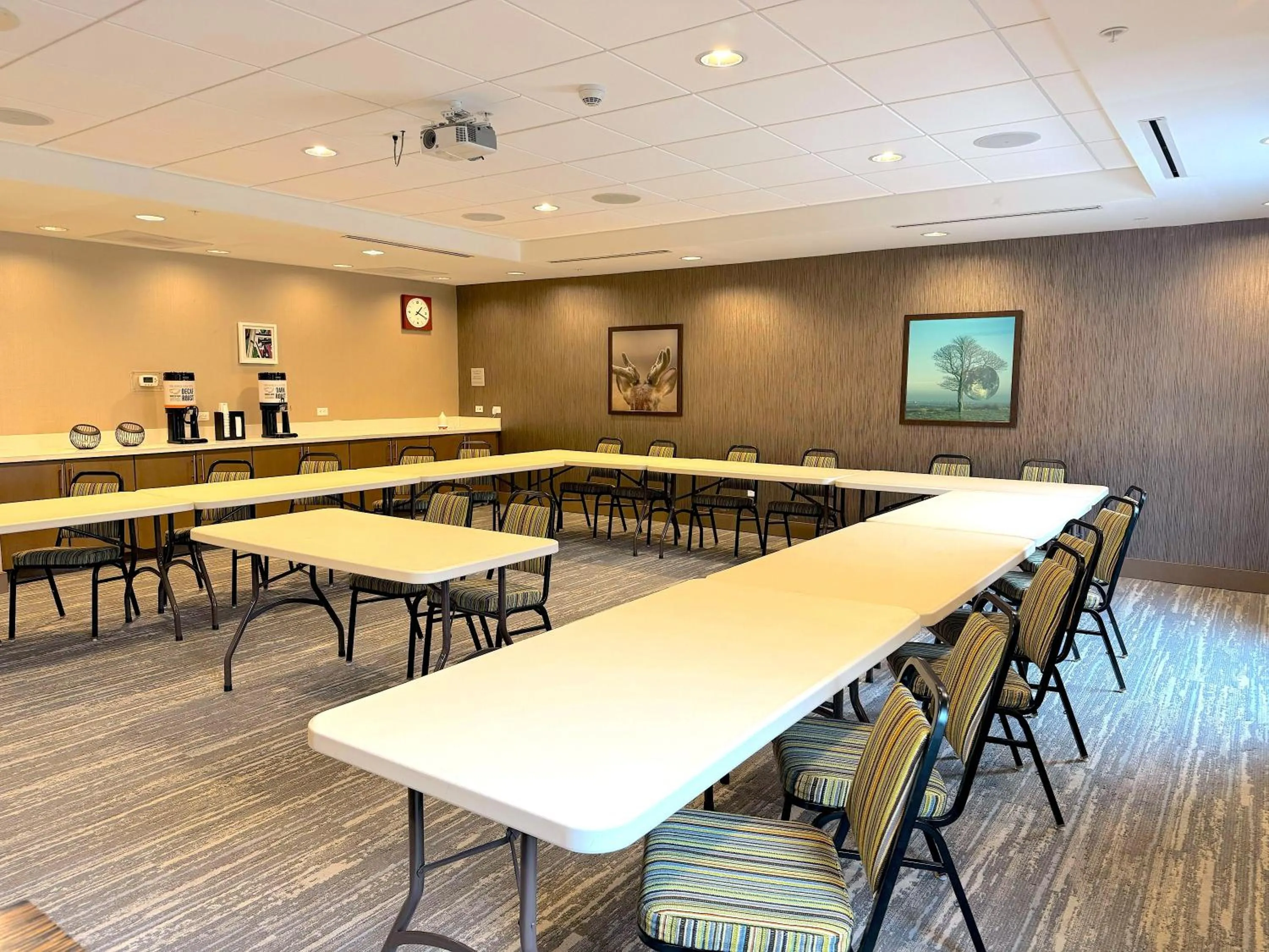 Meeting/conference room in Hampton Inn & Suites Saint Paul Oakdale Woodbury