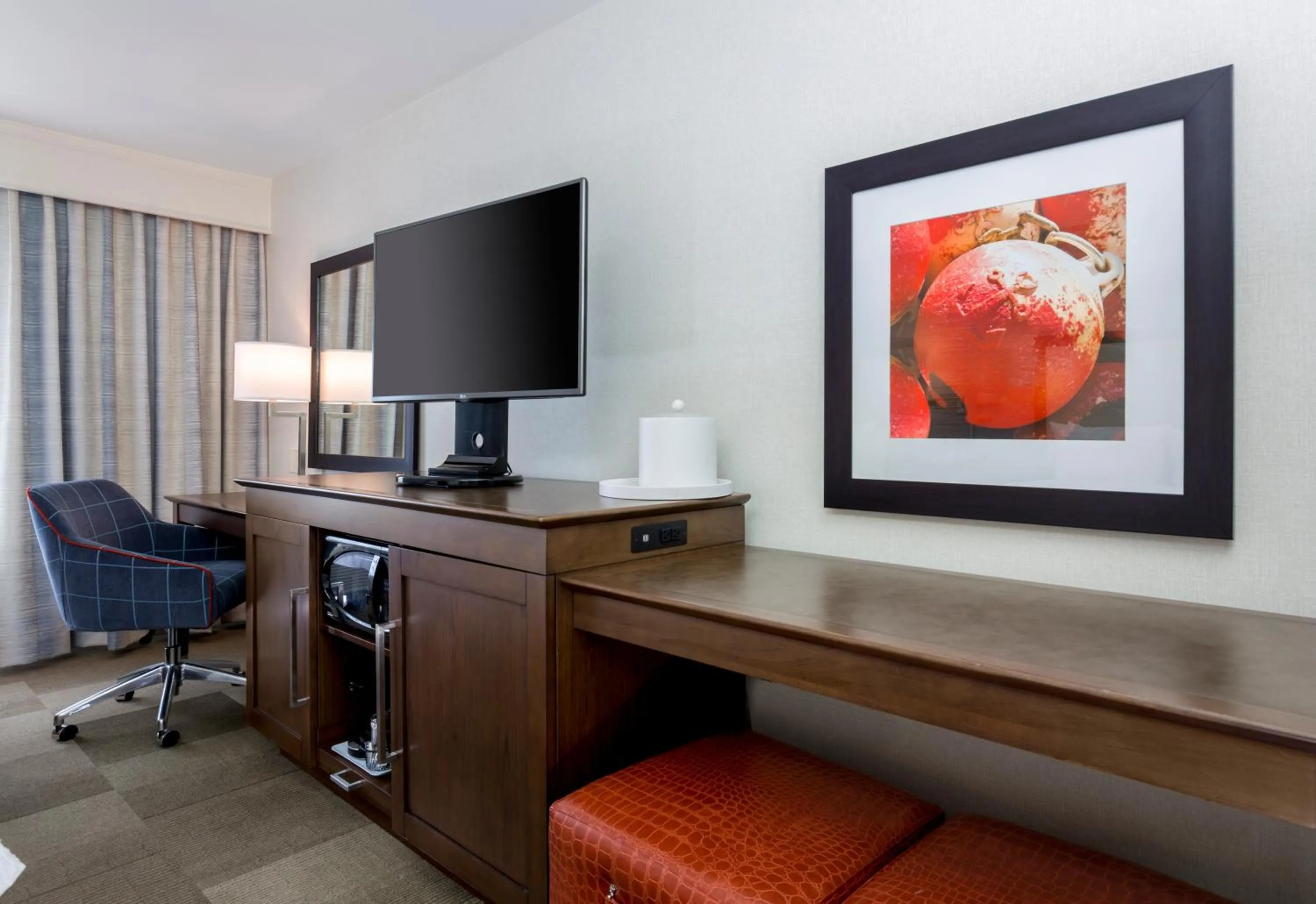 TV and multimedia in Hampton Inn & Suites San Diego-Poway