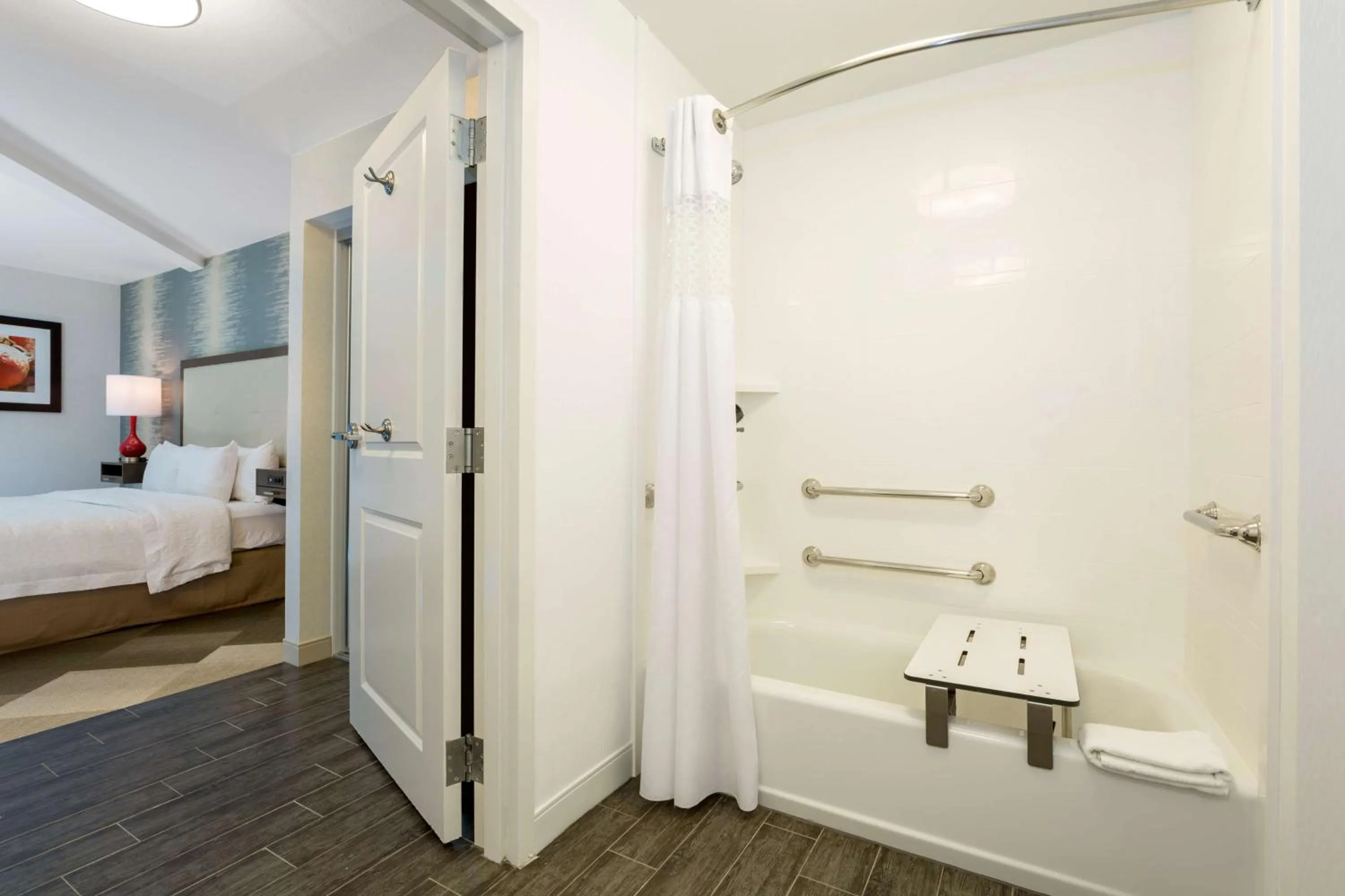 Bathroom, Bed in Hampton Inn & Suites San Diego-Poway