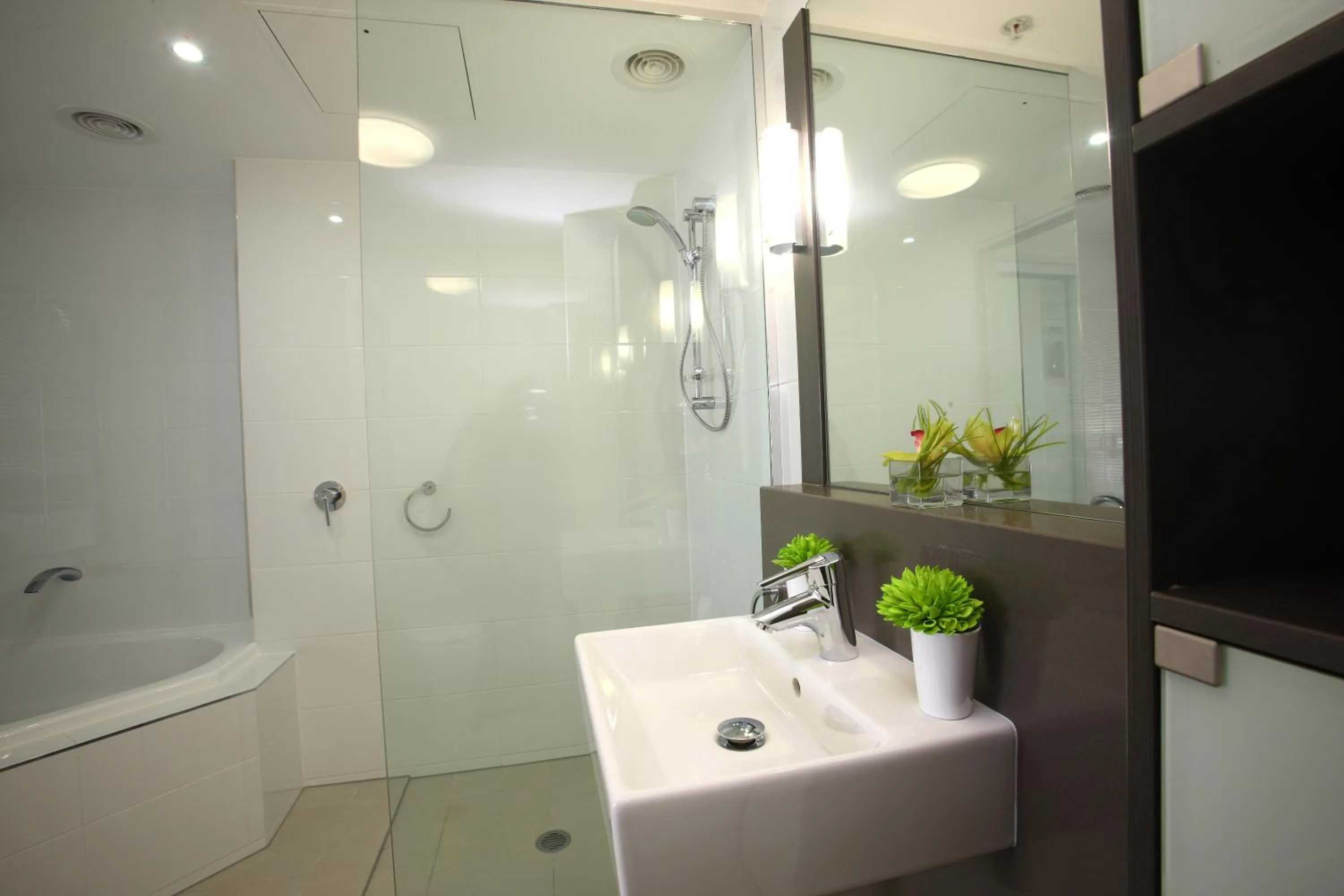 Shower in Monaco Caloundra