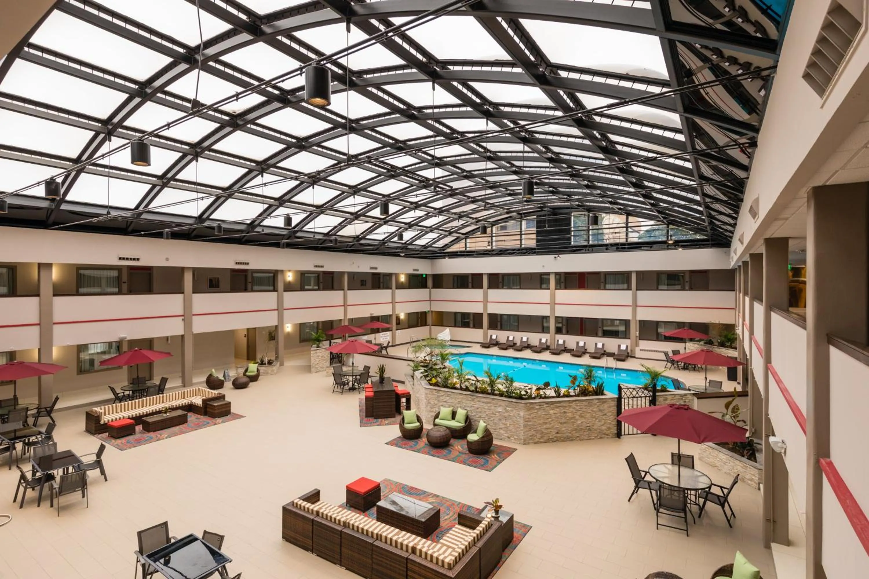 Swimming pool in Holiday Inn Brookfield - Milwaukee by IHG