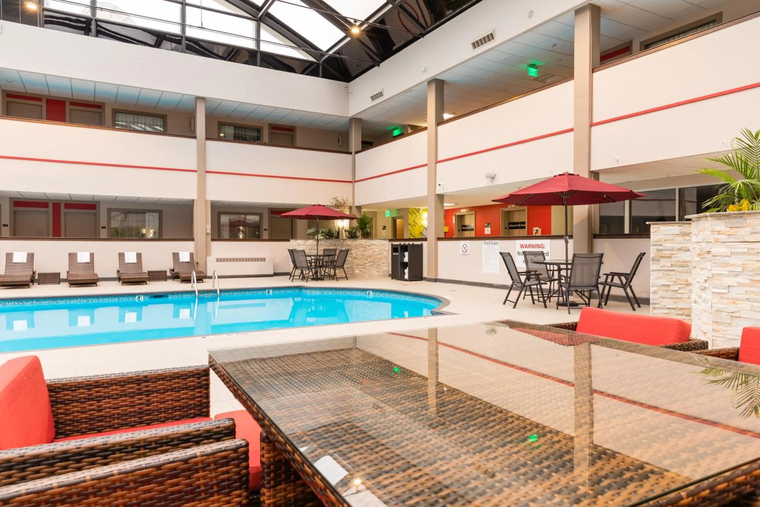 Swimming pool in Holiday Inn Brookfield - Milwaukee by IHG