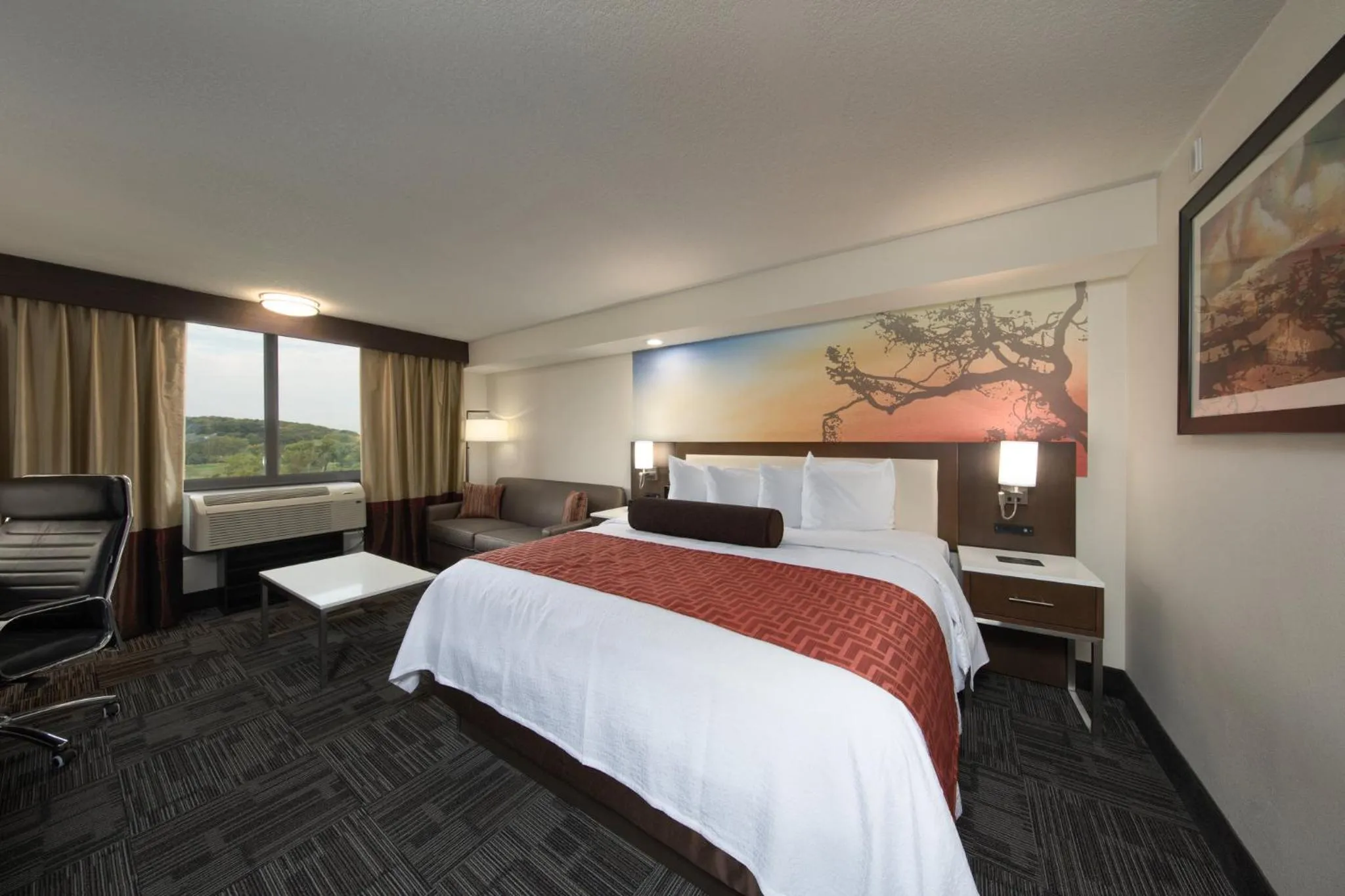 Photo of the whole room, Bed in Holiday Inn Brookfield - Milwaukee by IHG