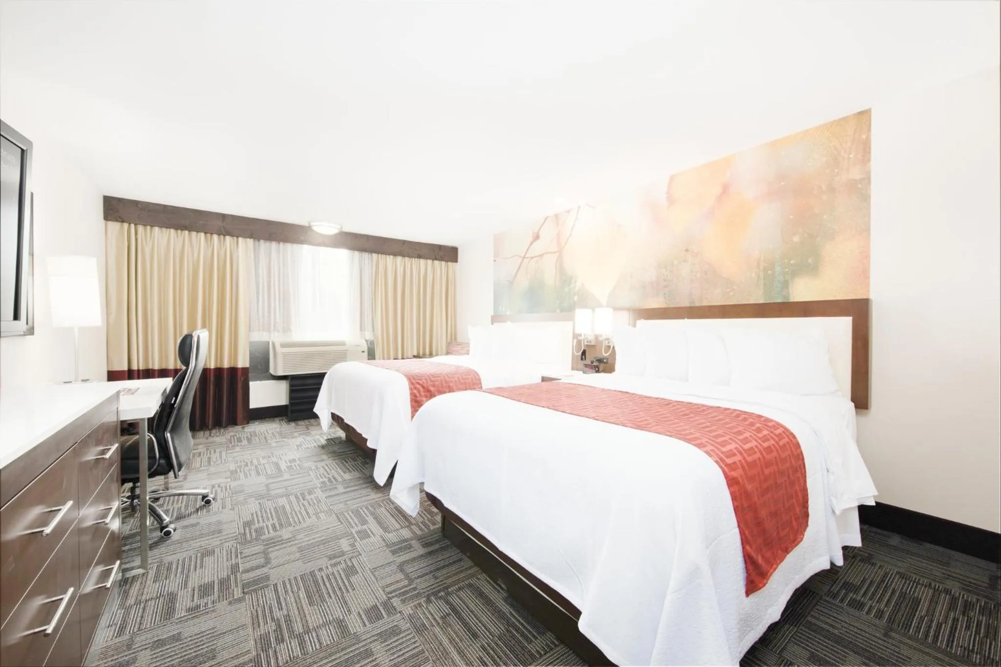 Photo of the whole room, Bed in Holiday Inn Brookfield - Milwaukee by IHG