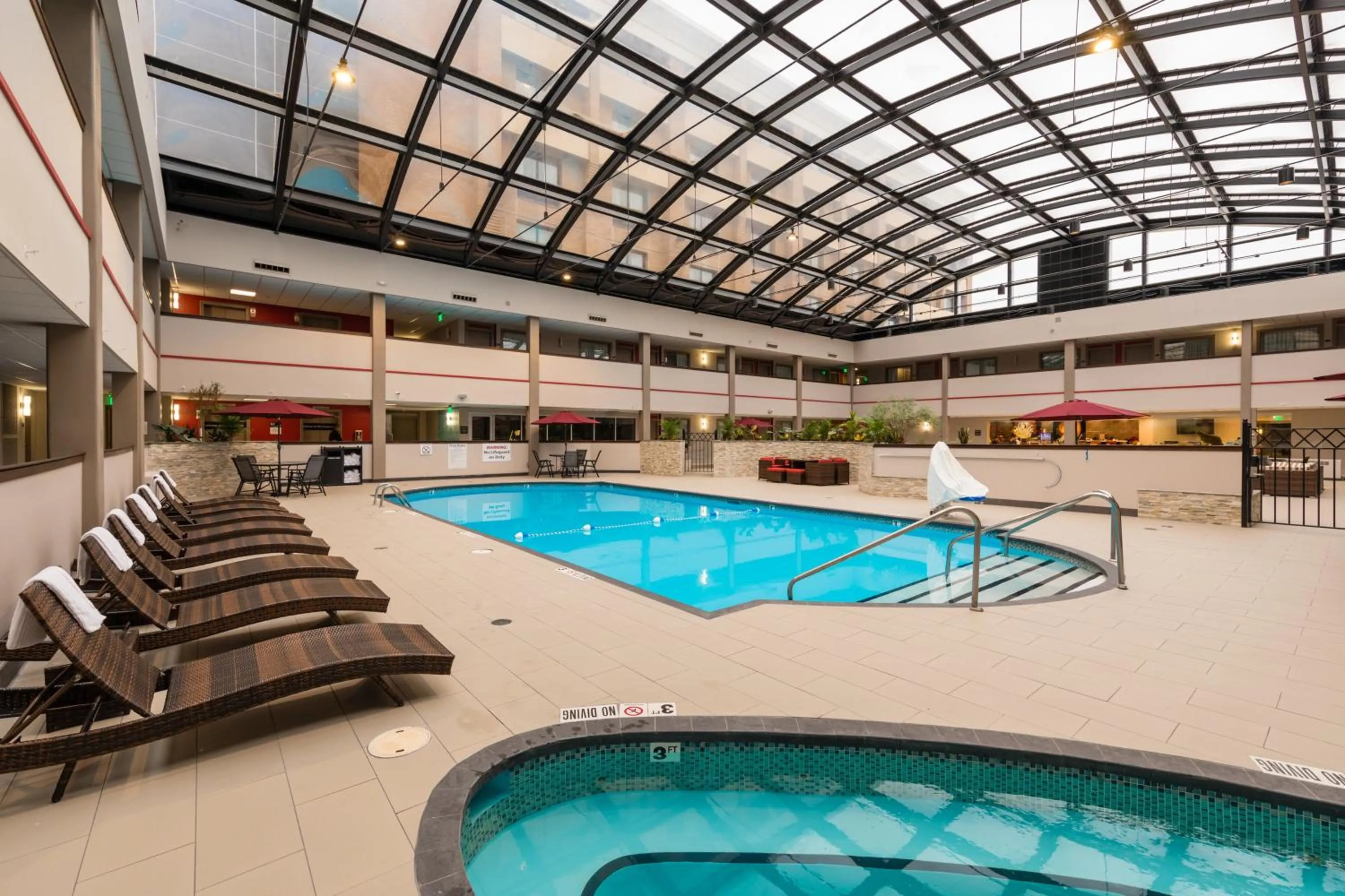 Swimming pool in Holiday Inn Brookfield - Milwaukee by IHG