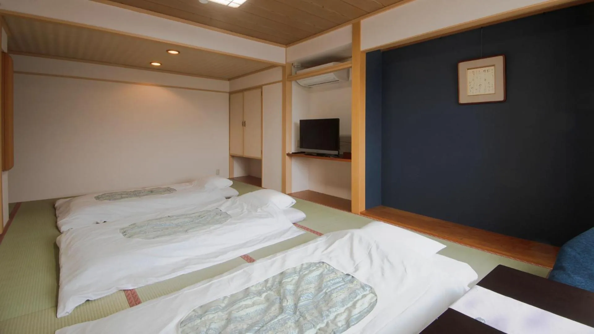 Photo of the whole room, Bed in Hotel Tsubakino