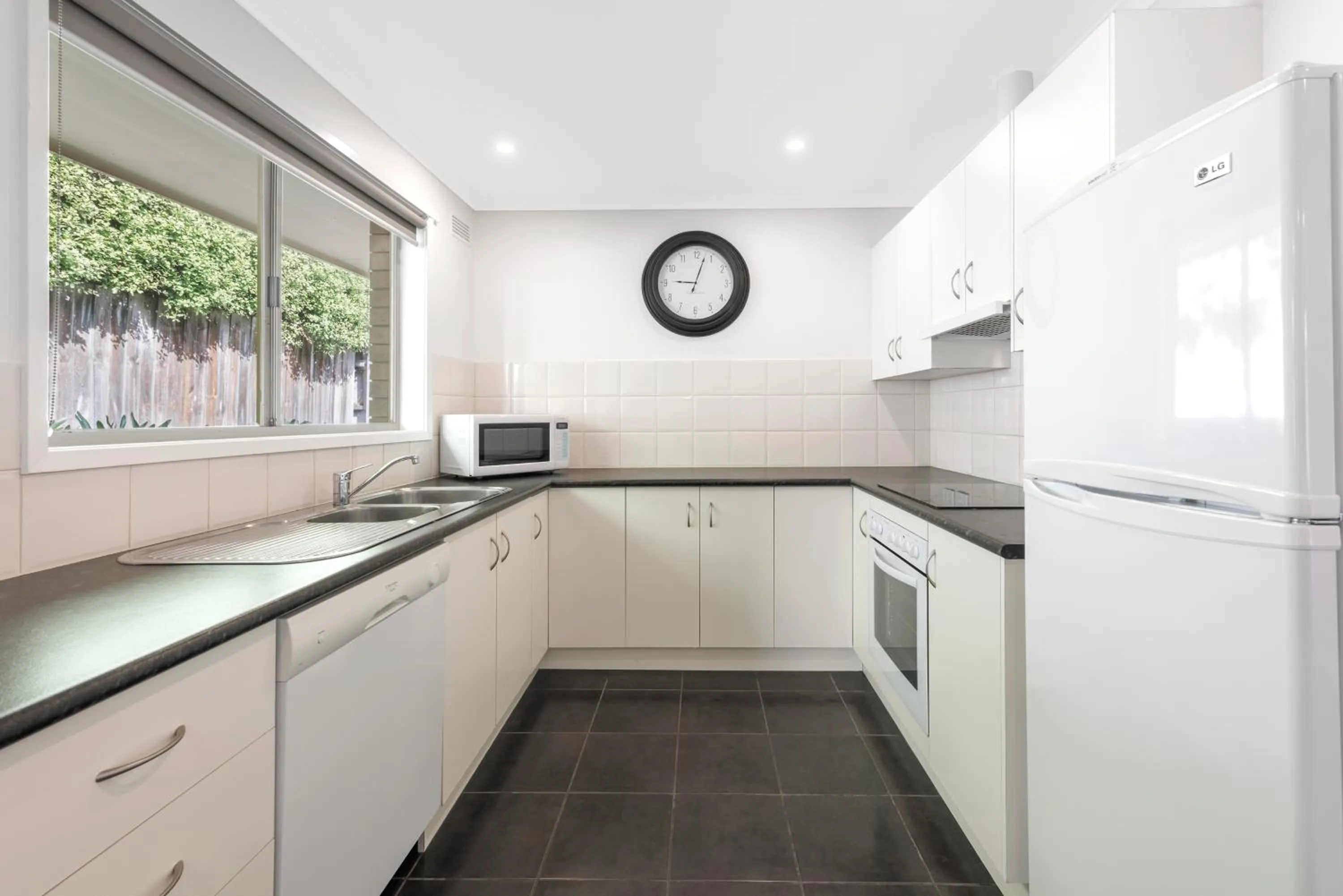 Kitchen or kitchenette in Best Western Olde Maritime Motor Inn