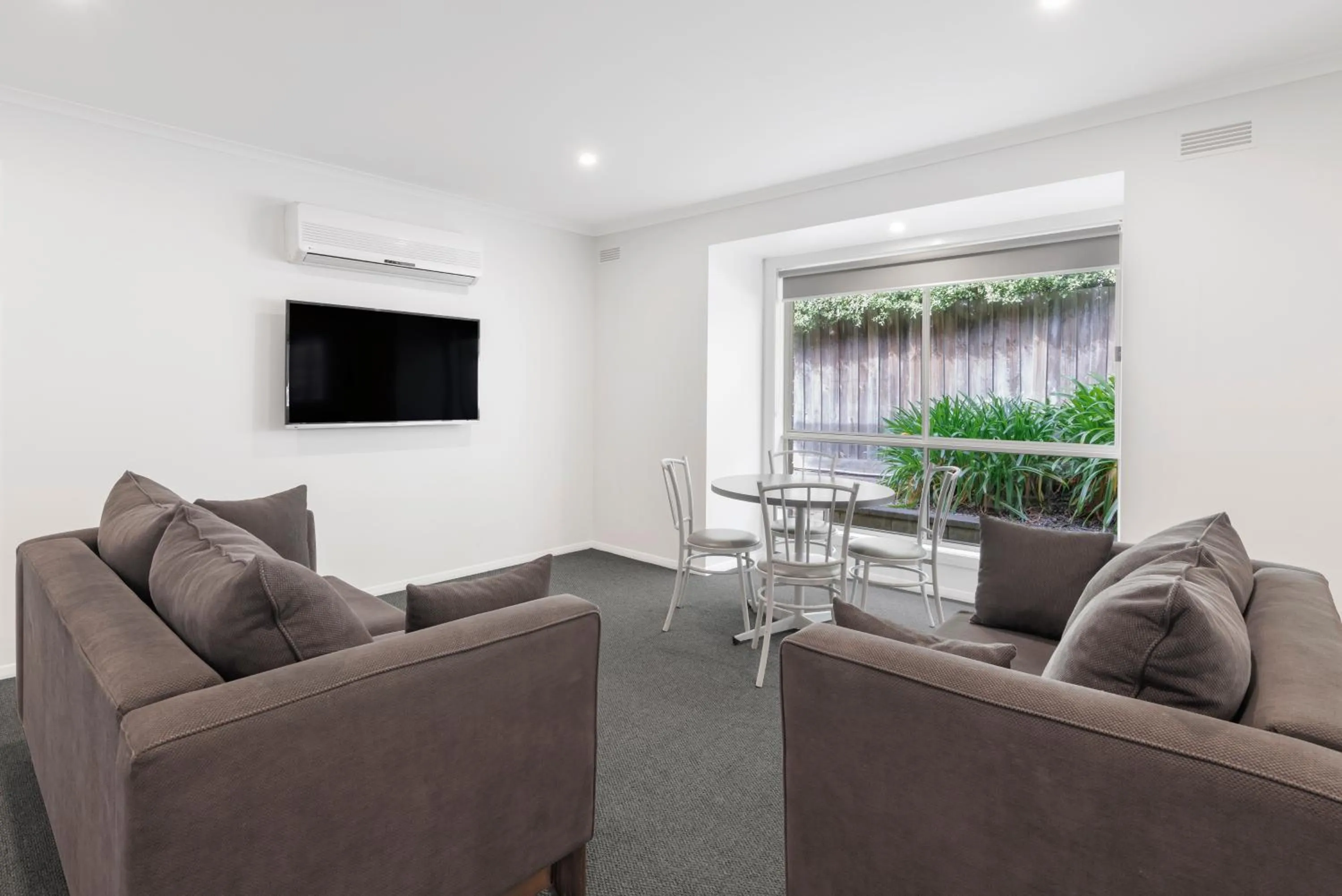 Seating area in Best Western Olde Maritime Motor Inn