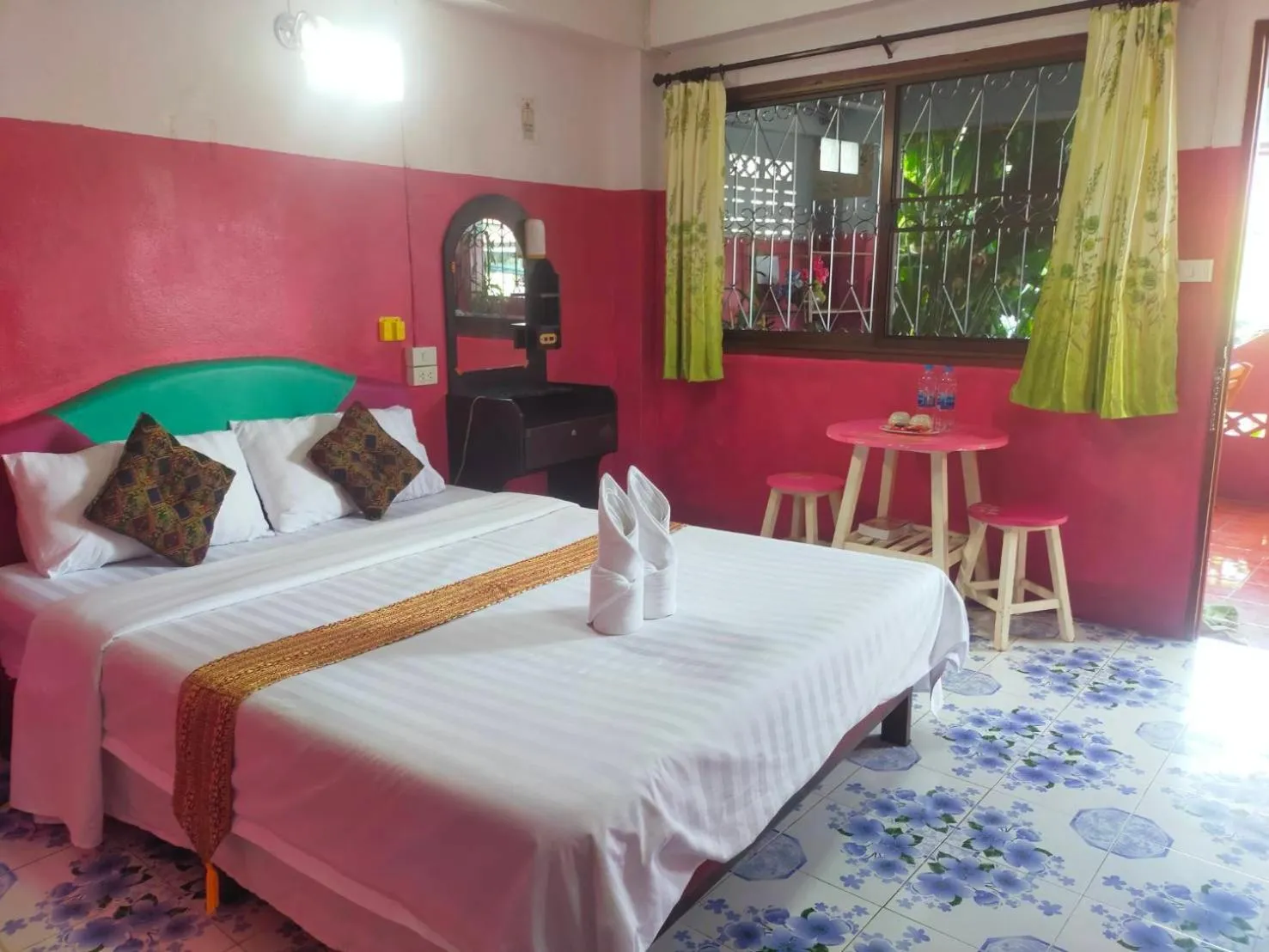 Bed in Sabaydee House at Pai