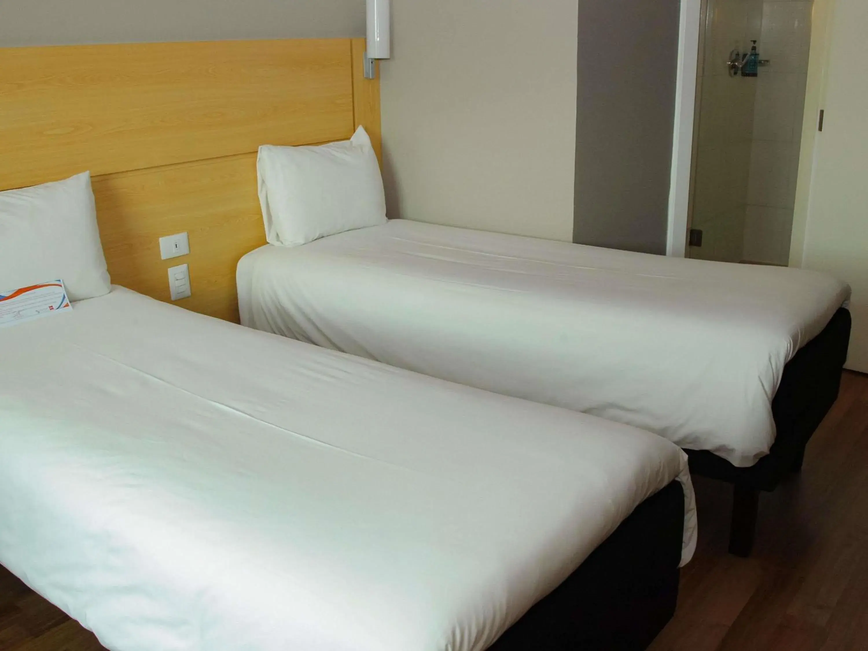 Standard Twin Room in ibis Puerto Montt Standard Twin Room in ibis Puerto Montt
