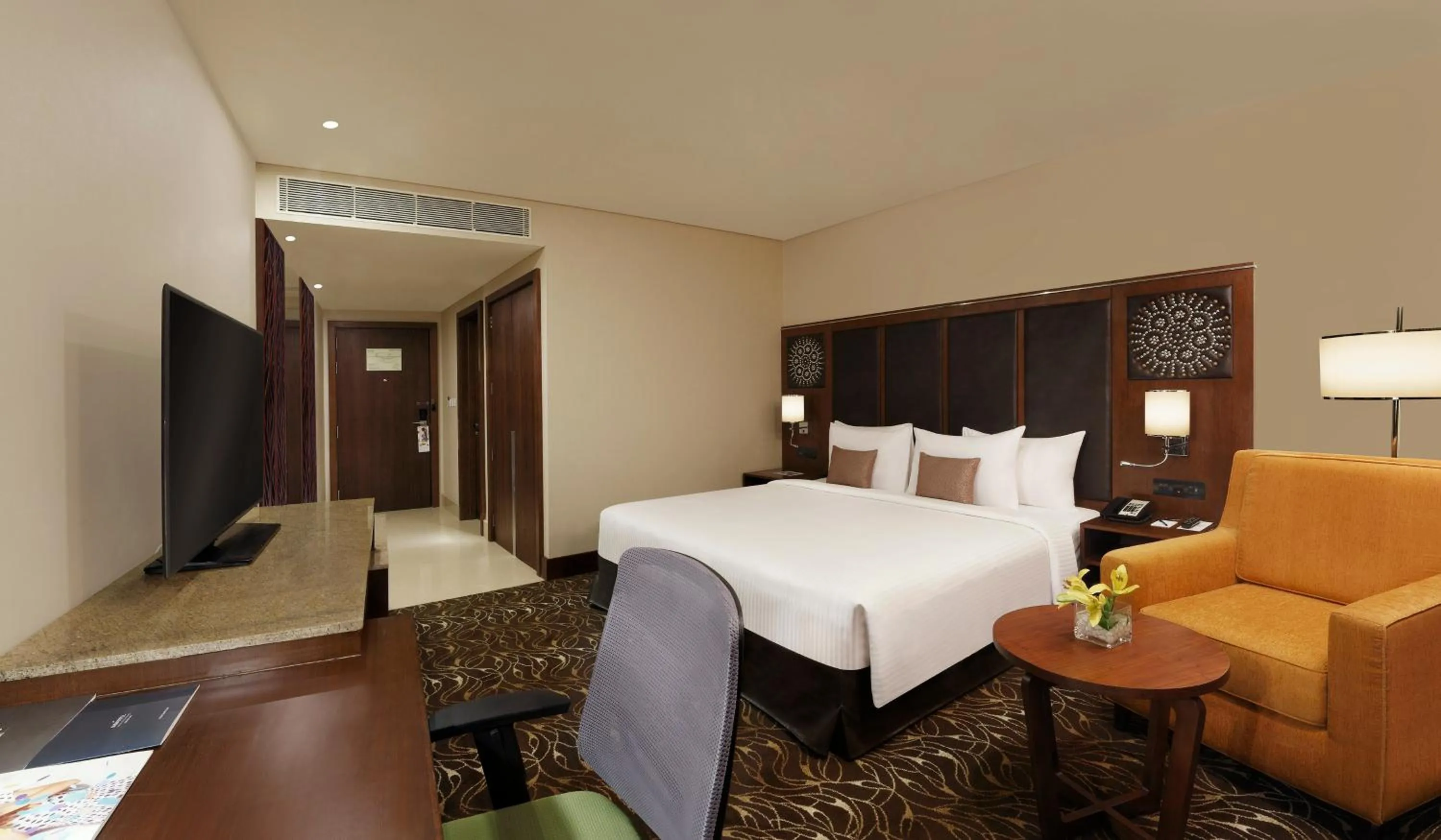 Photo of the whole room, Bed in Novotel Kochi Infopark