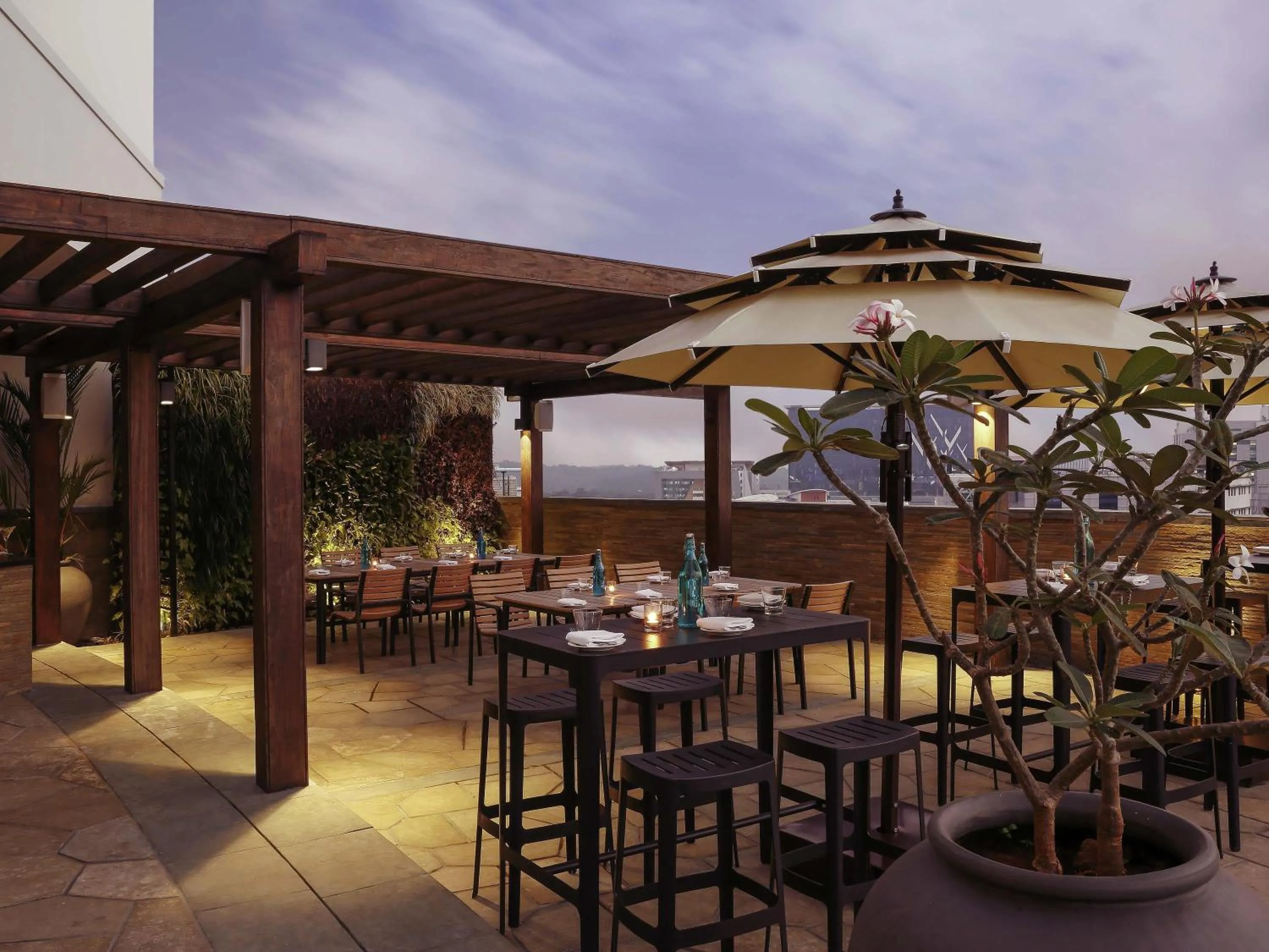 Lounge or bar in Novotel Kochi Infopark