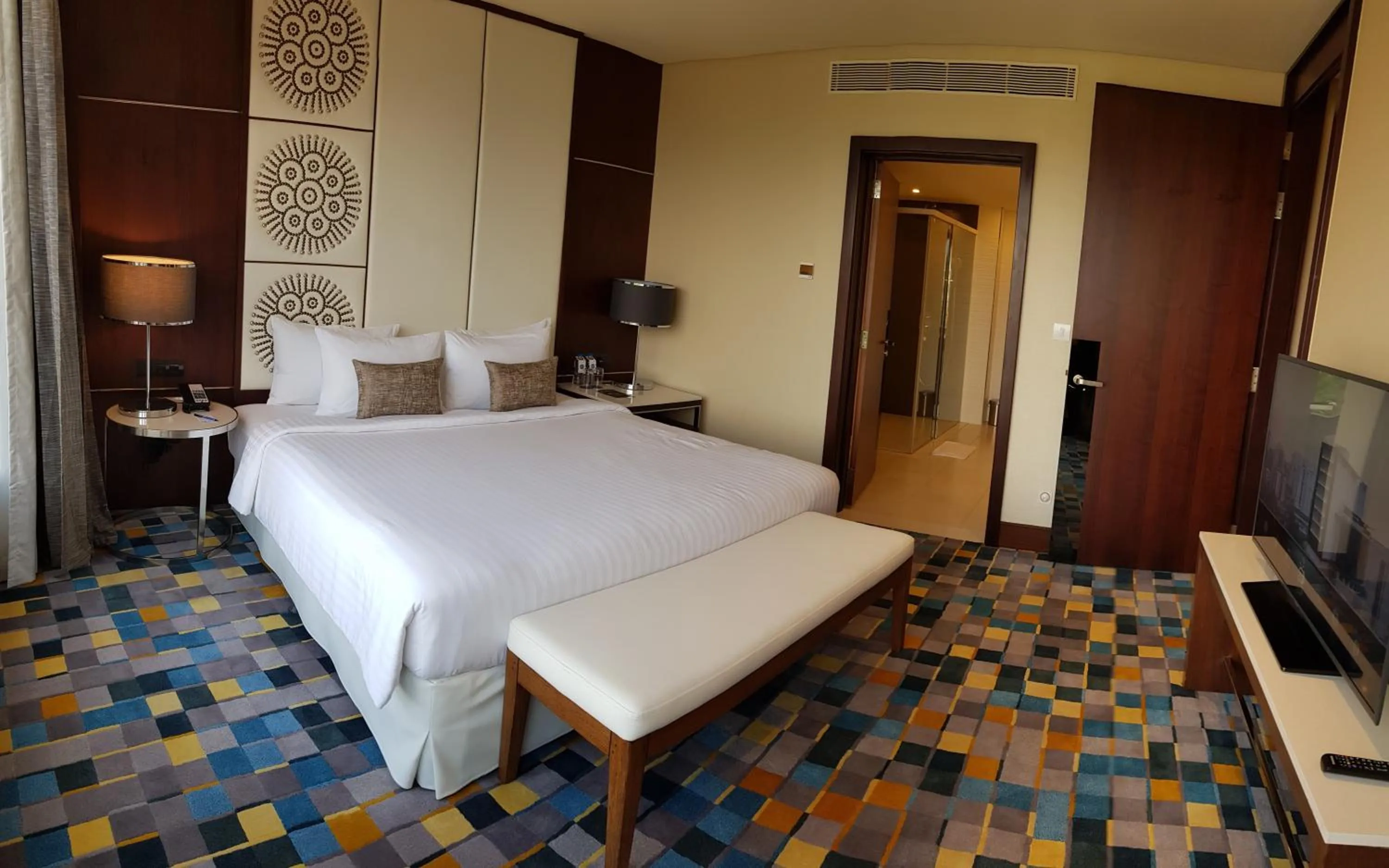 Photo of the whole room, Bed in Novotel Kochi Infopark
