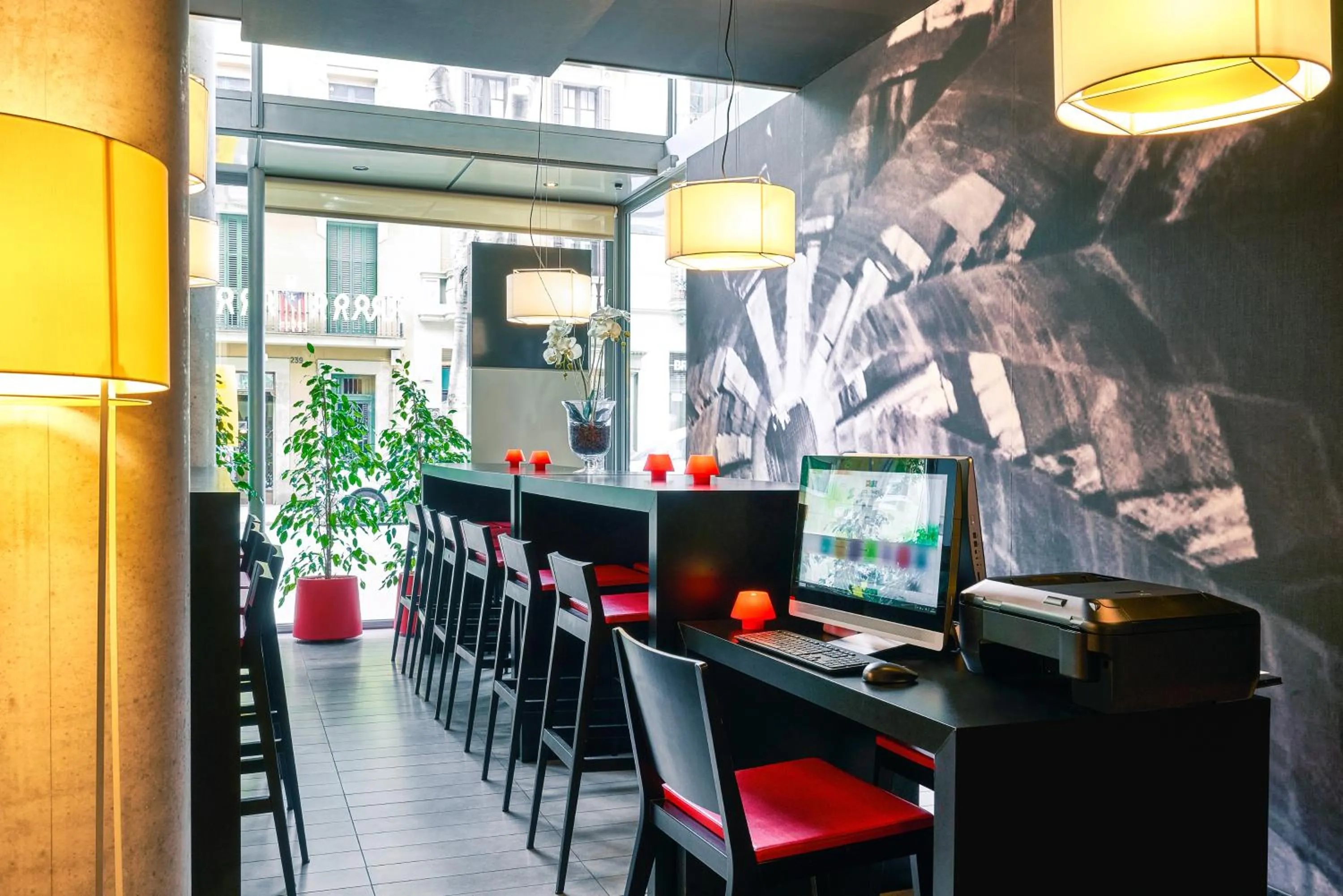 Lounge or bar in Ibis Barcelona Centro (Sagrada Familia)