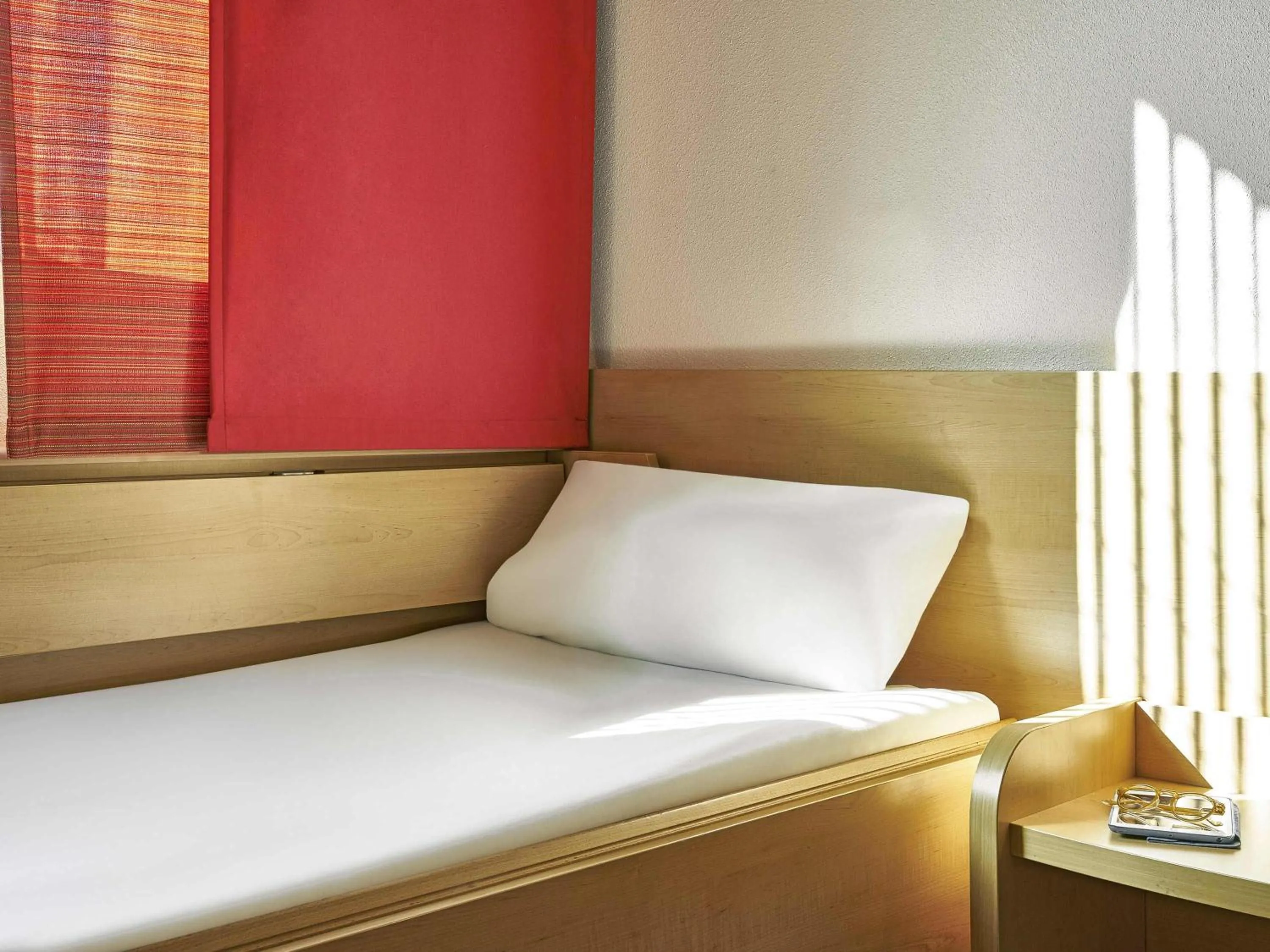 Bedroom, Bed in Ibis Barcelona Centro (Sagrada Familia)