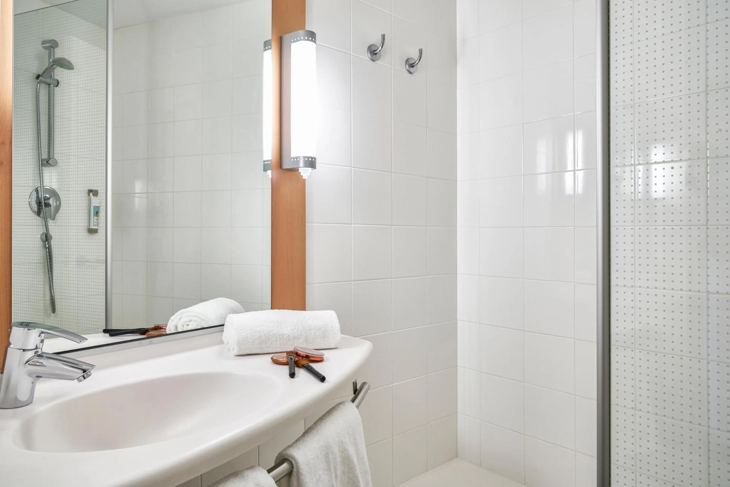 Bathroom in Ibis Barcelona Centro (Sagrada Familia)