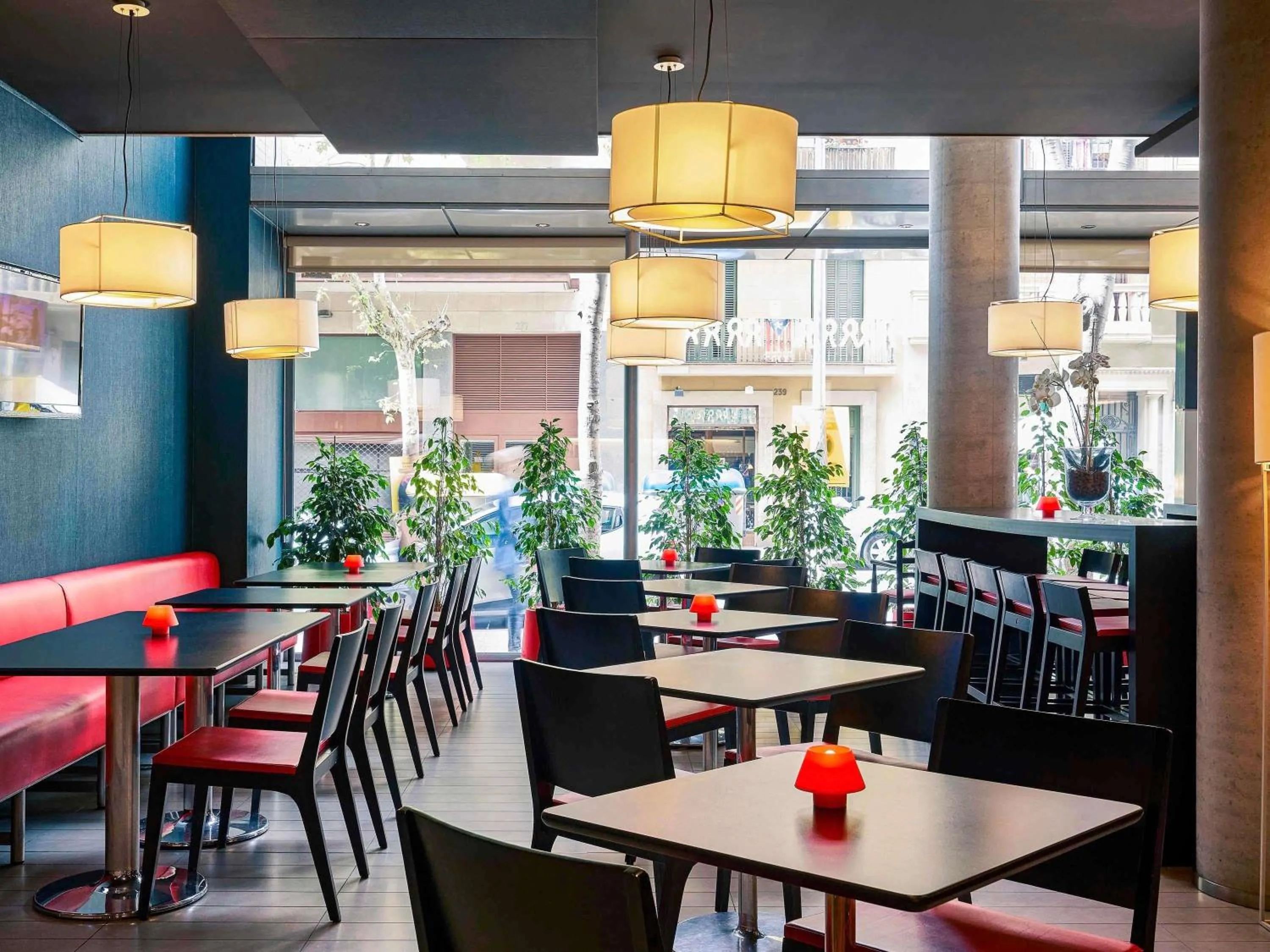 Lounge or bar in Ibis Barcelona Centro (Sagrada Familia)