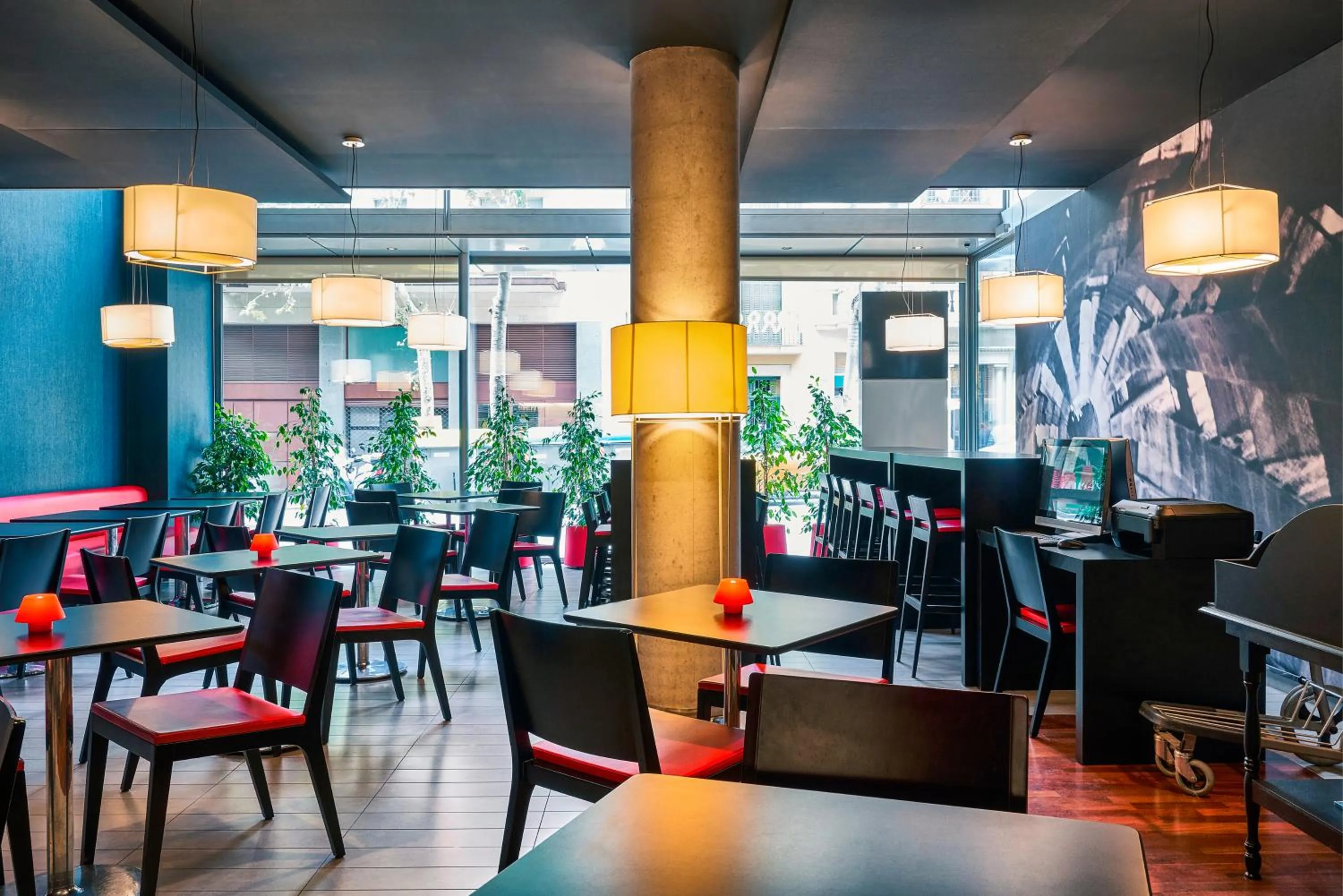 Food and drinks in Ibis Barcelona Centro (Sagrada Familia)