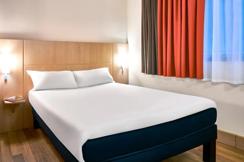 Bed in Ibis Barcelona Centro (Sagrada Familia)