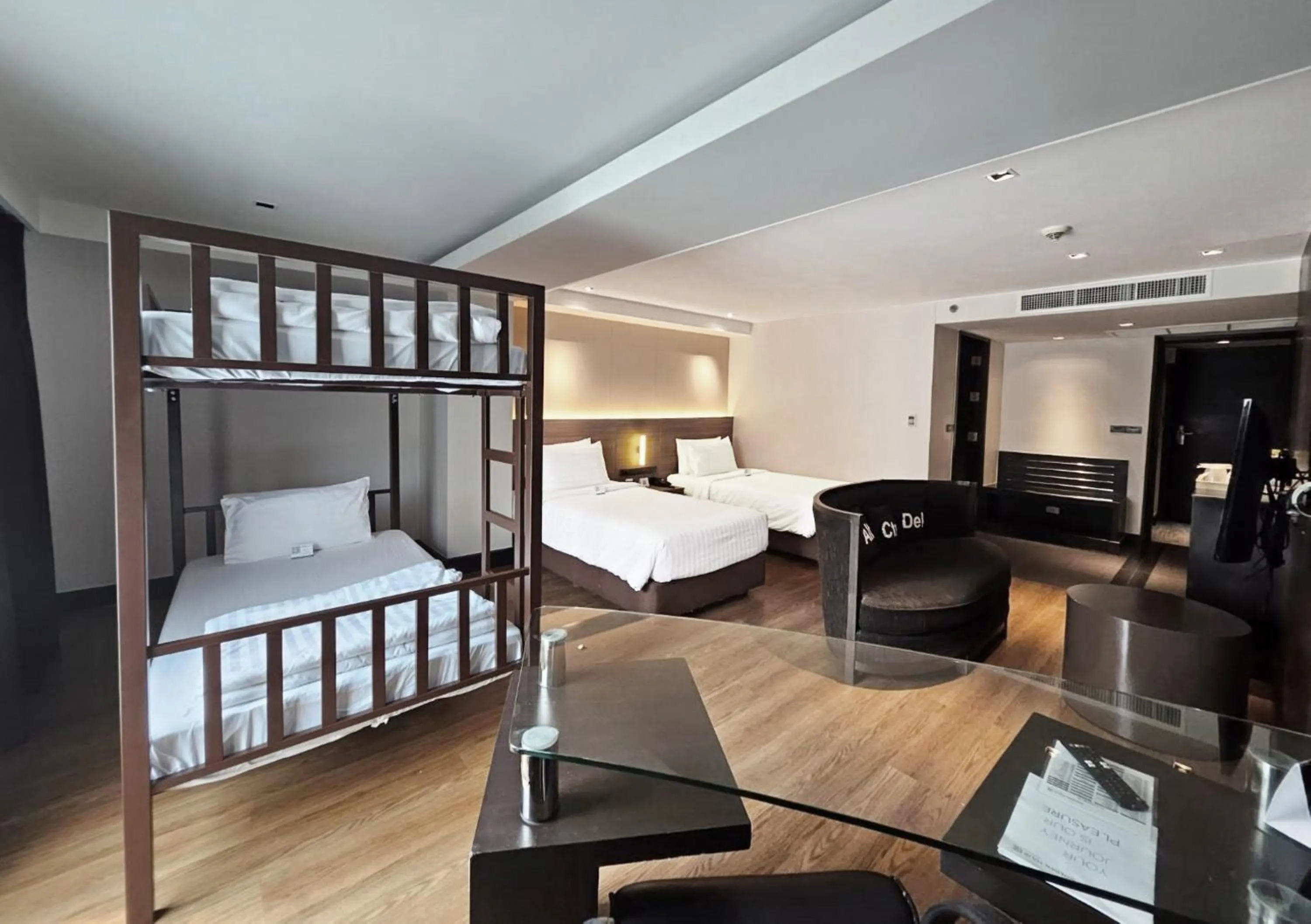 bunk bed, Bed in Golden Tulip Mandison Suites