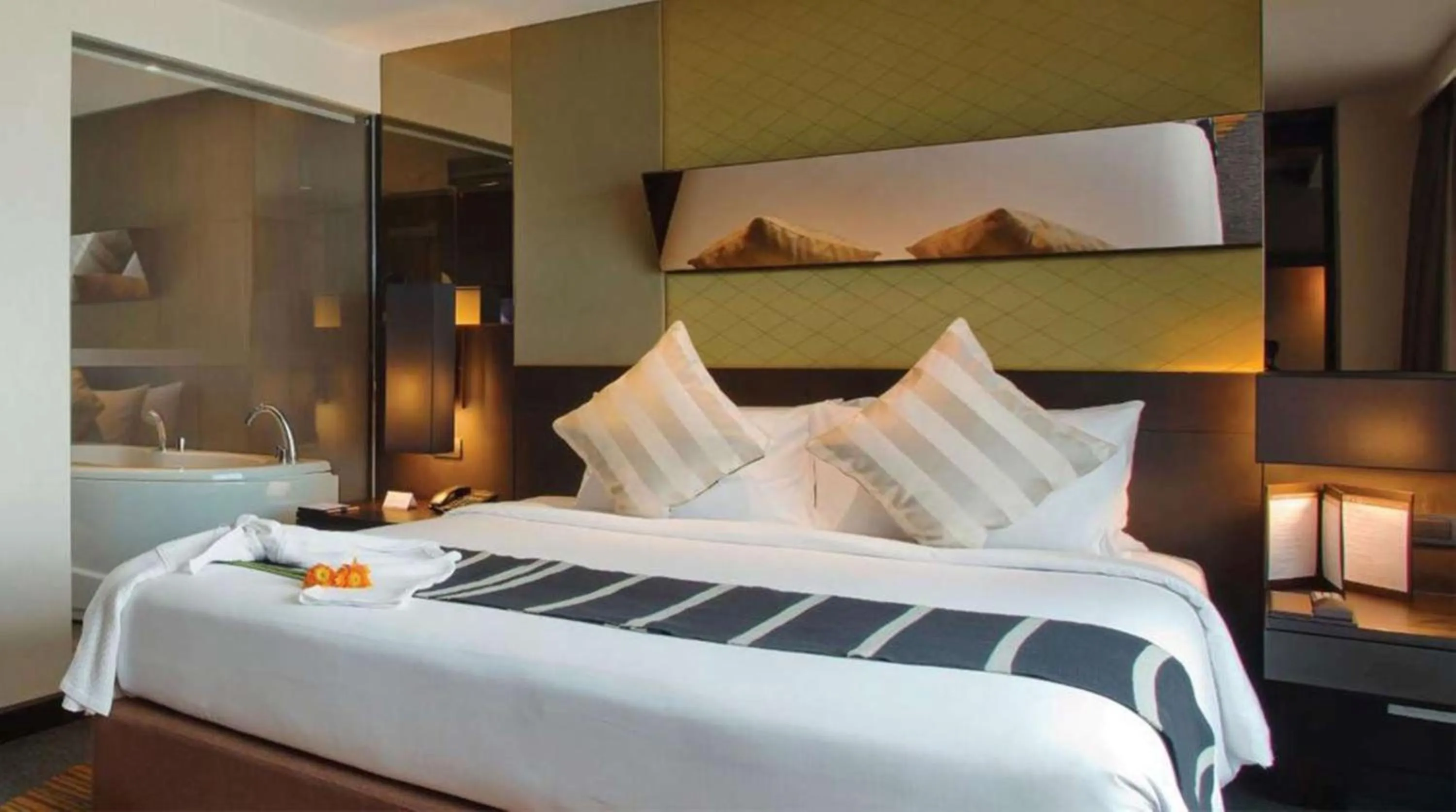 Bed in Golden Tulip Mandison Suites