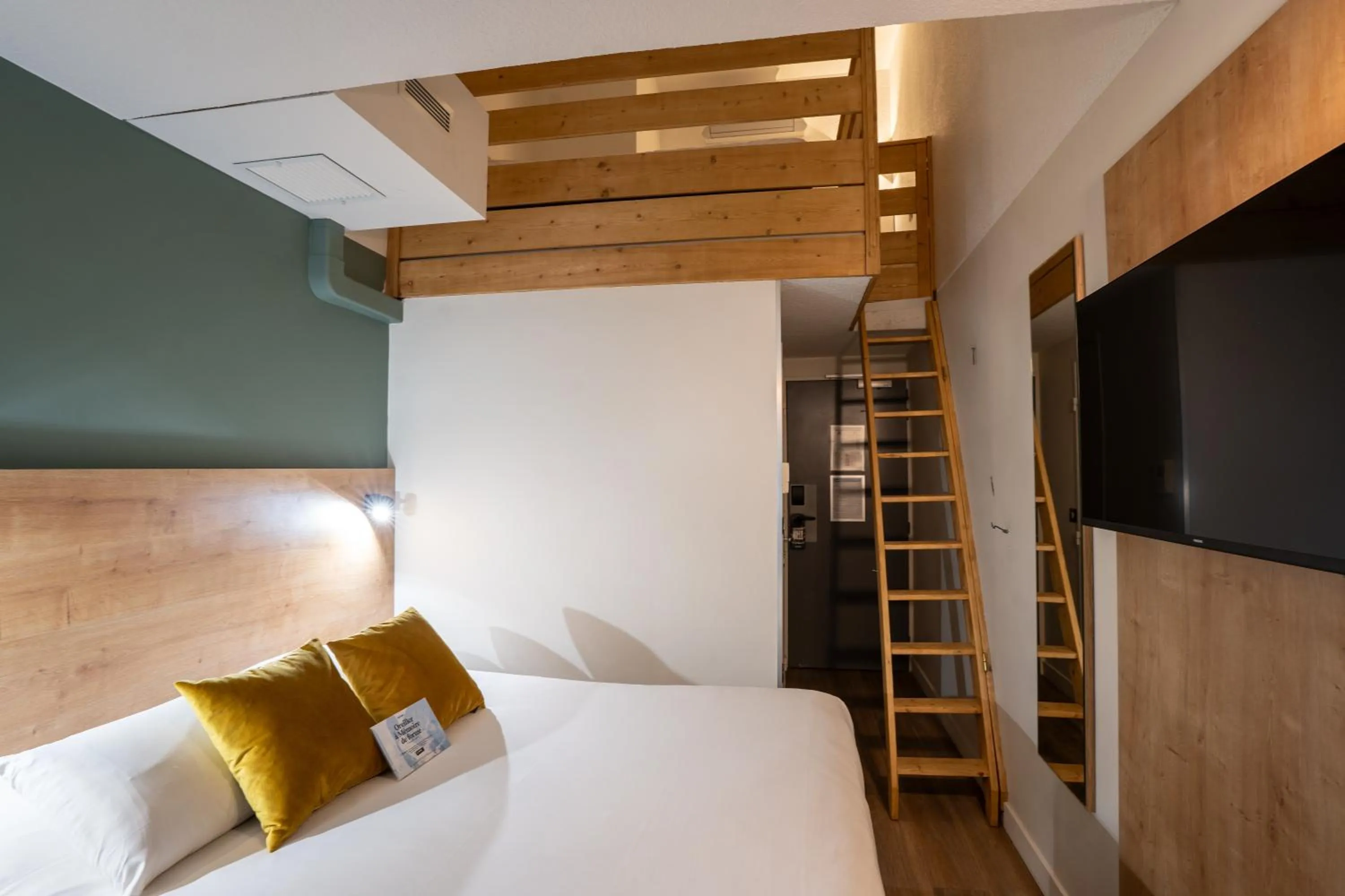 Bed in Kyriad Montpellier Sud - A709