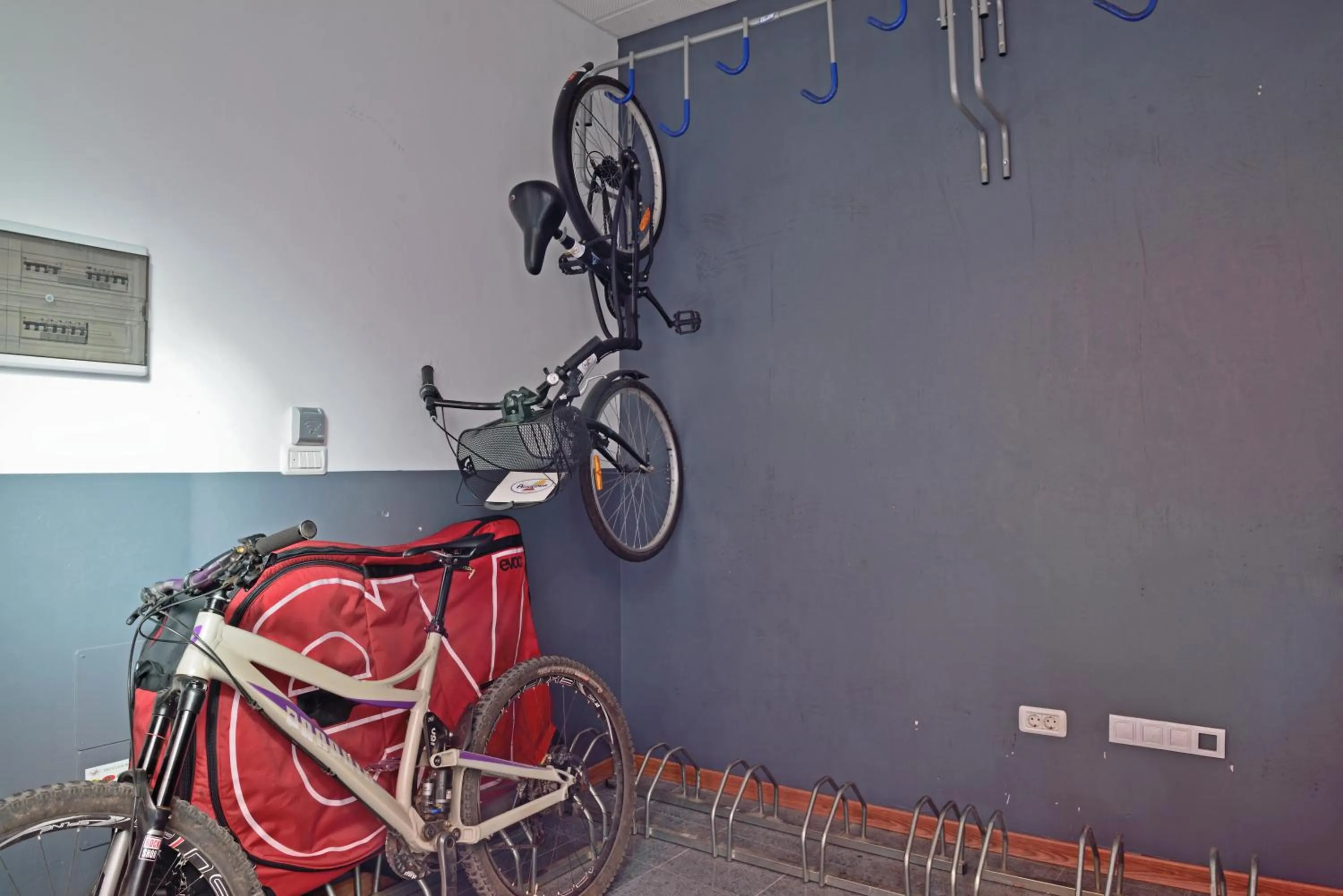 Cycling in Apartamentos Adjovimar