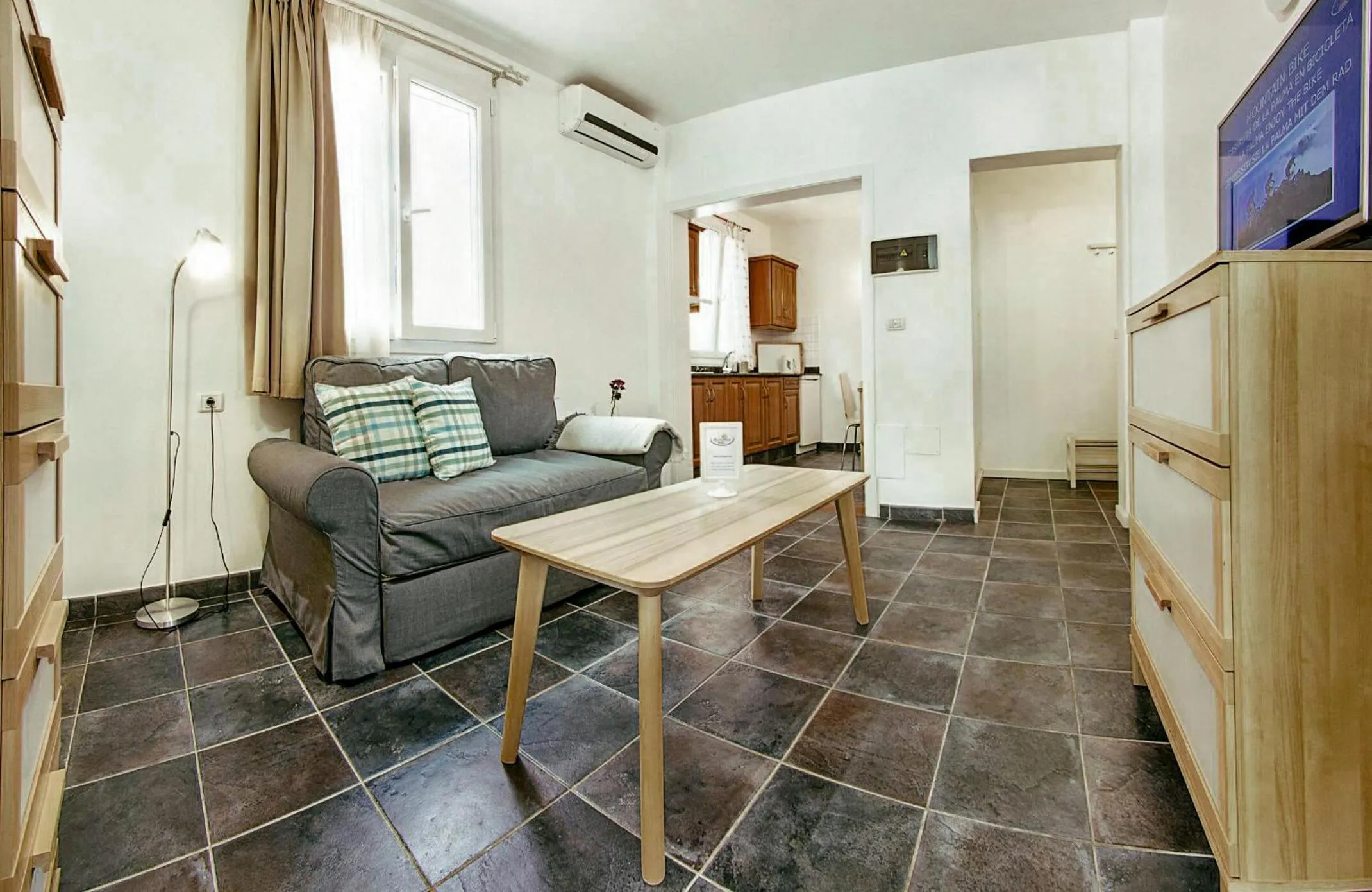 Kitchen or kitchenette in Apartamentos Adjovimar