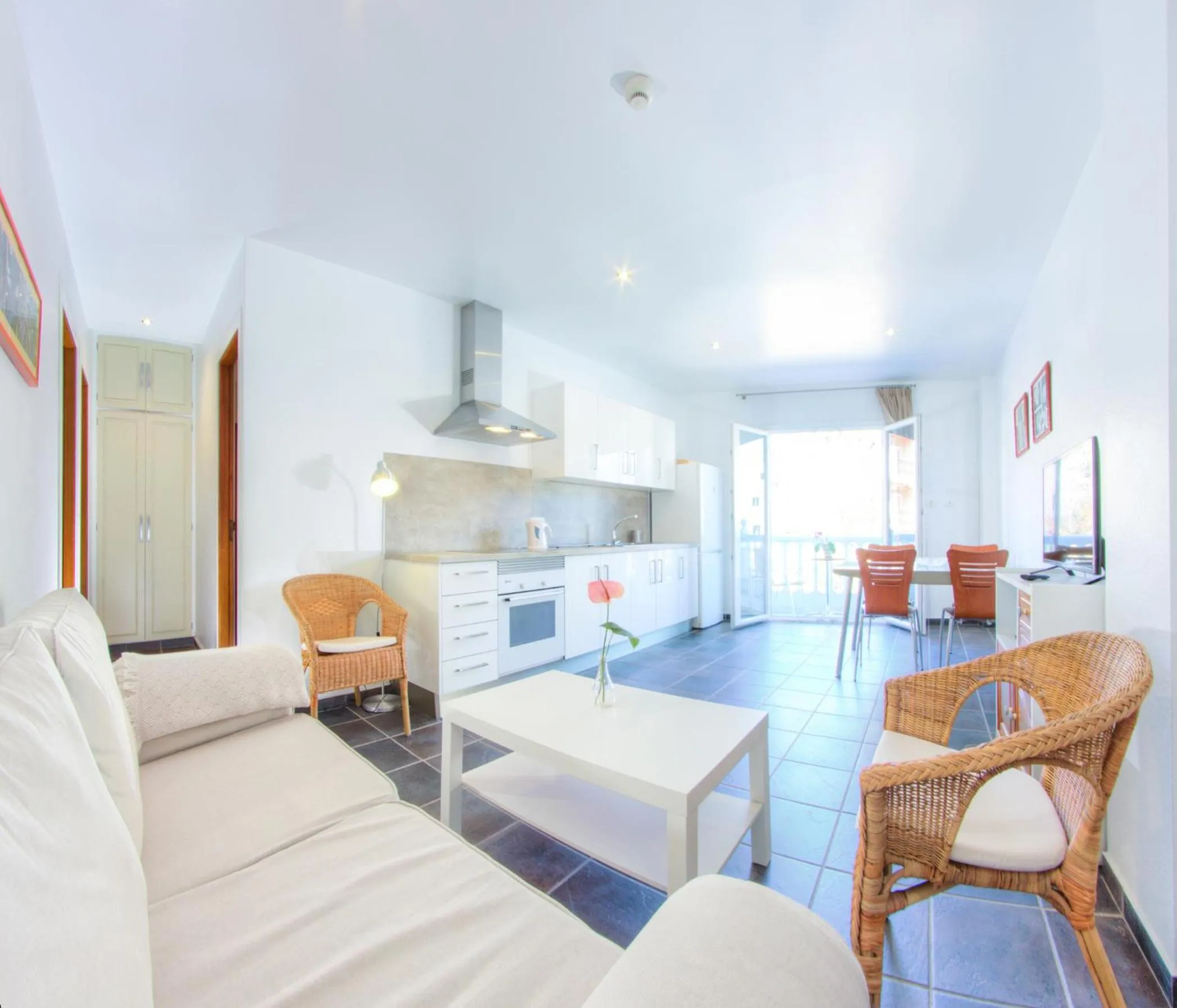 Kitchen or kitchenette in Apartamentos Adjovimar