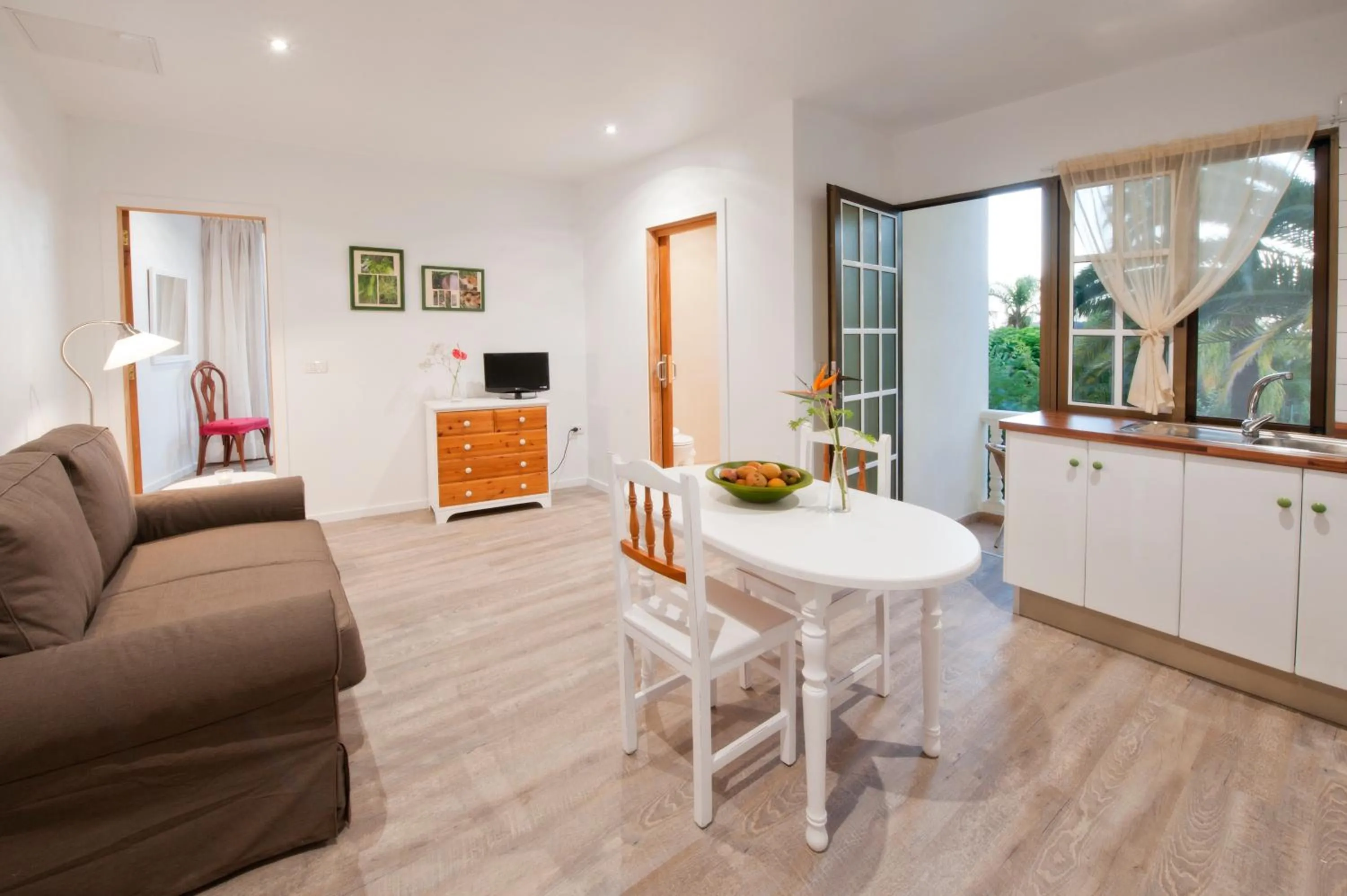 Kitchen or kitchenette in Apartamentos Adjovimar