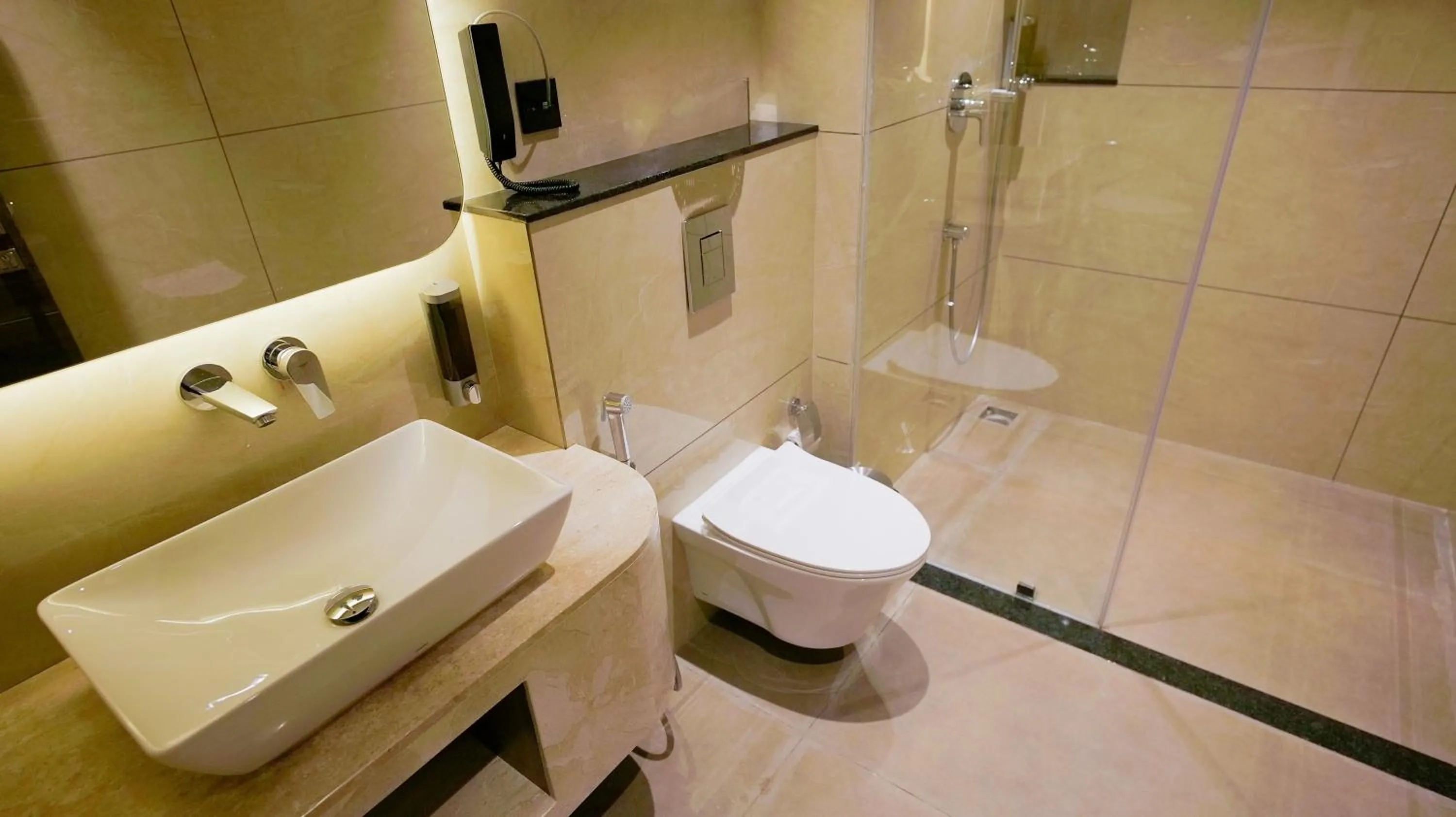 Shower in Palette Hill View Resorts Vagamon