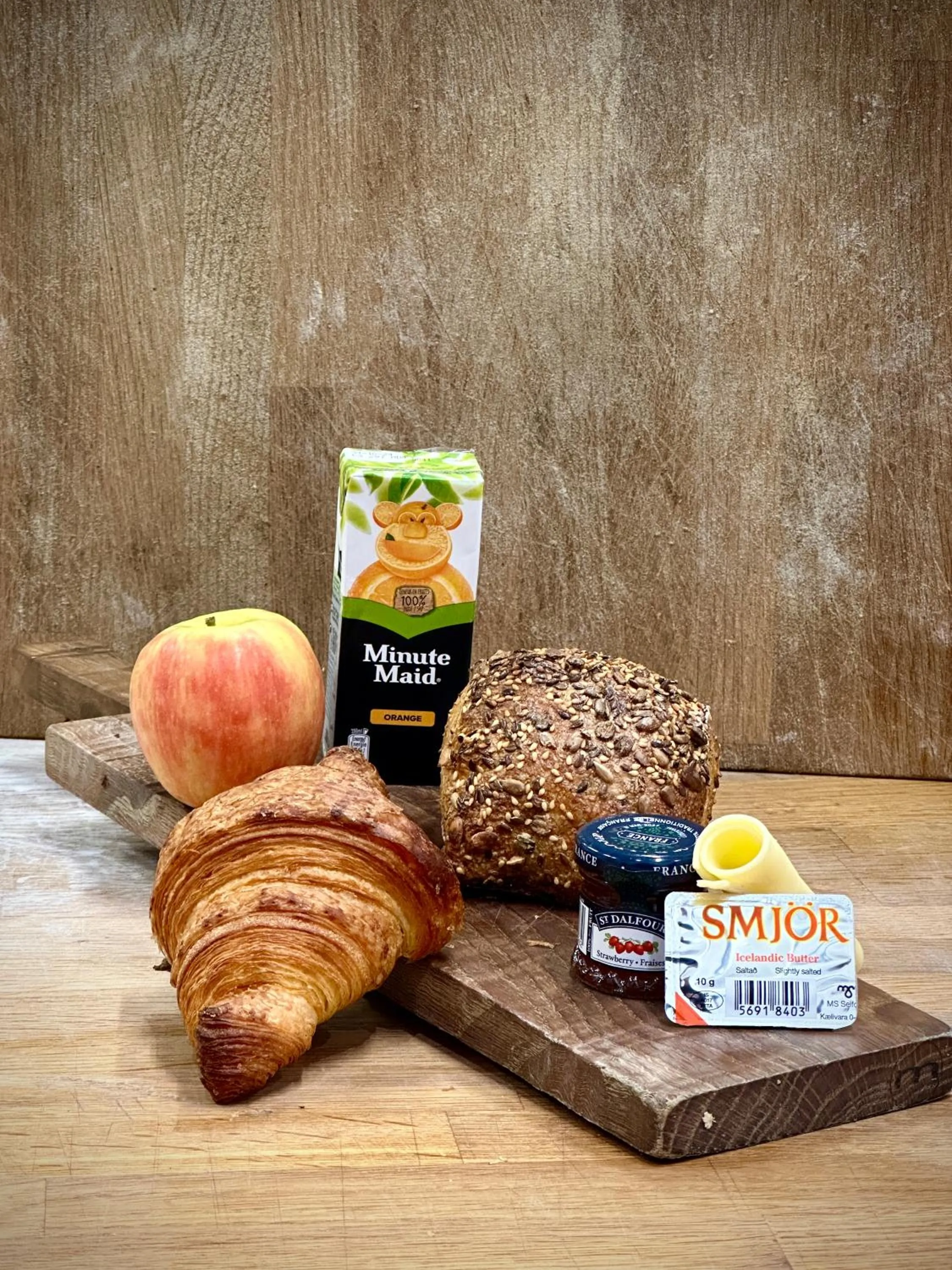 Breakfast in The Swan House by Heimaleiga