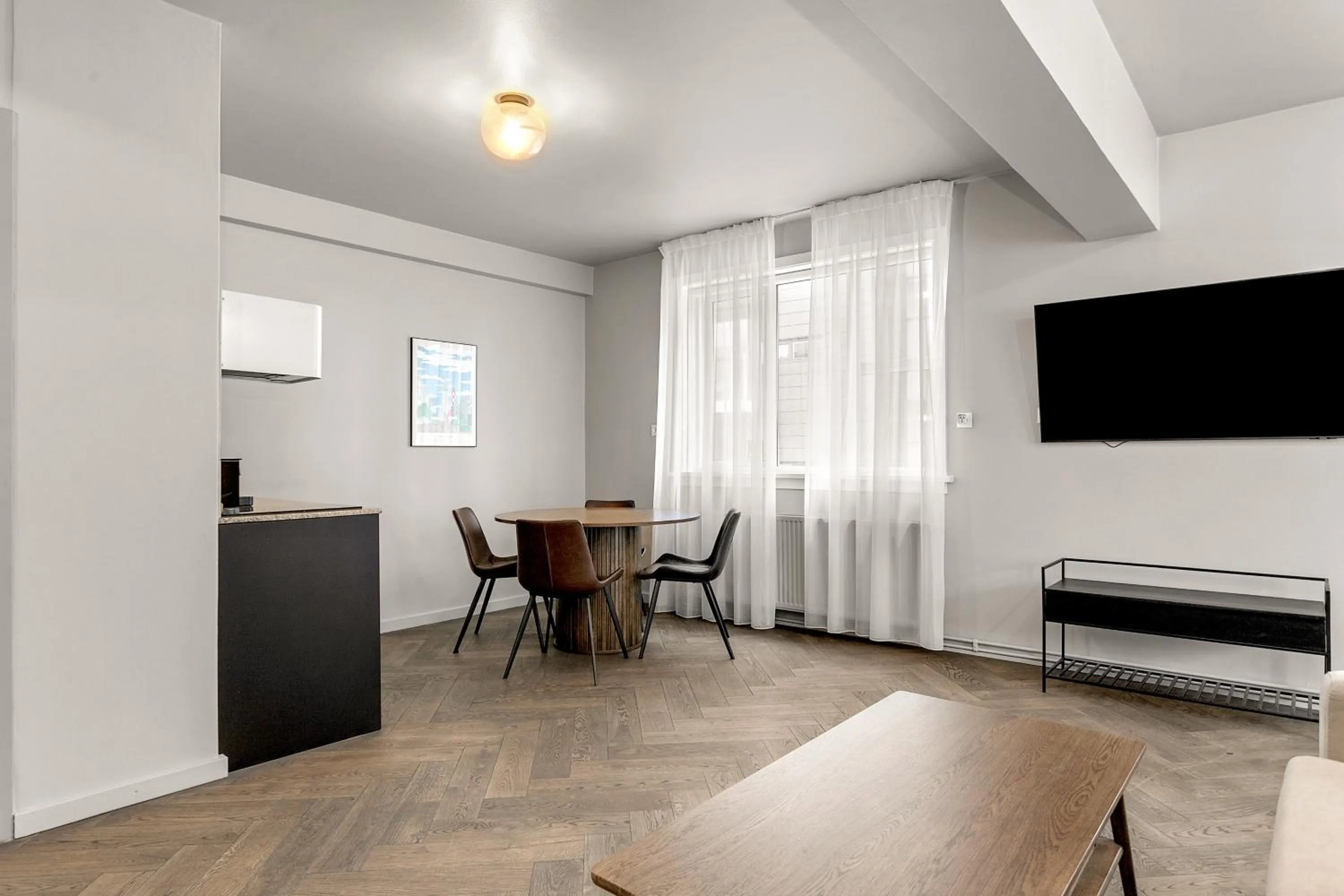 TV and multimedia in The Swan House by Heimaleiga