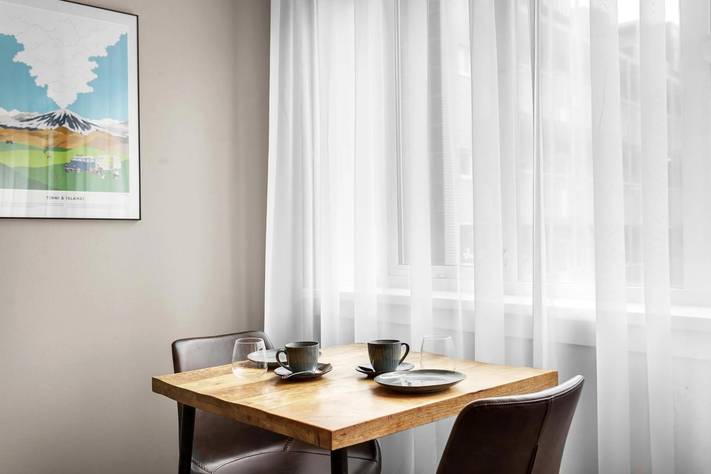 Dining area in The Swan House by Heimaleiga