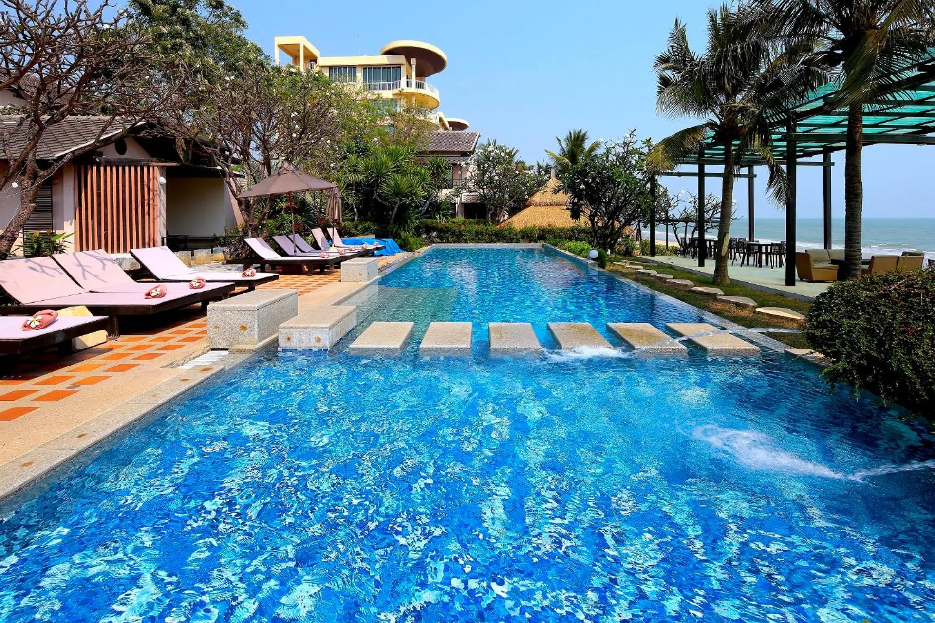 Swimming pool in Purimuntra Resort and Spa