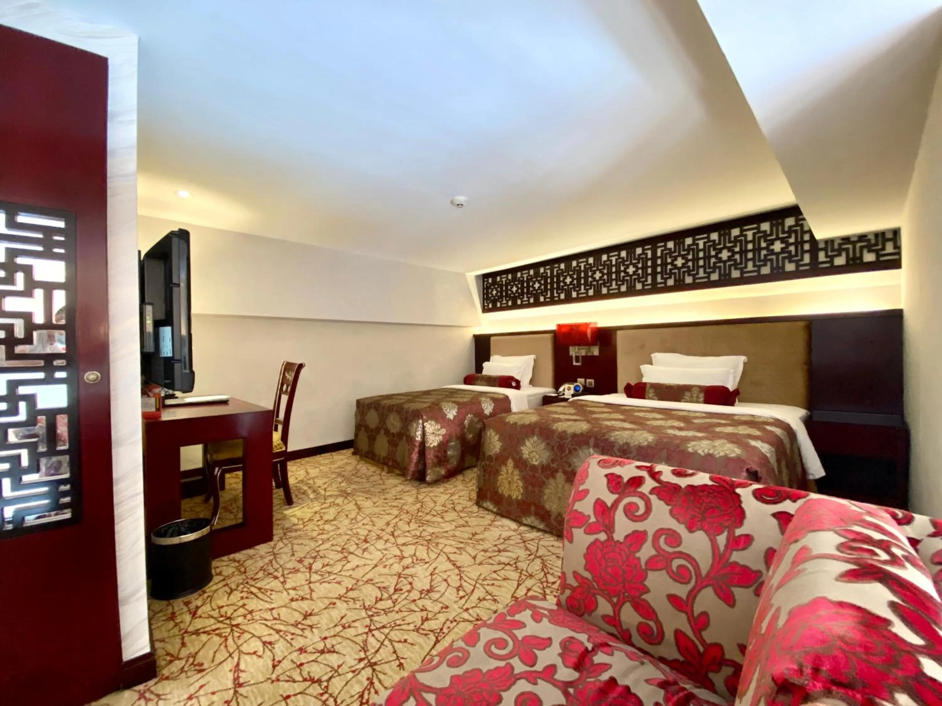 Photo of the whole room, Bed in Hotel Metropole