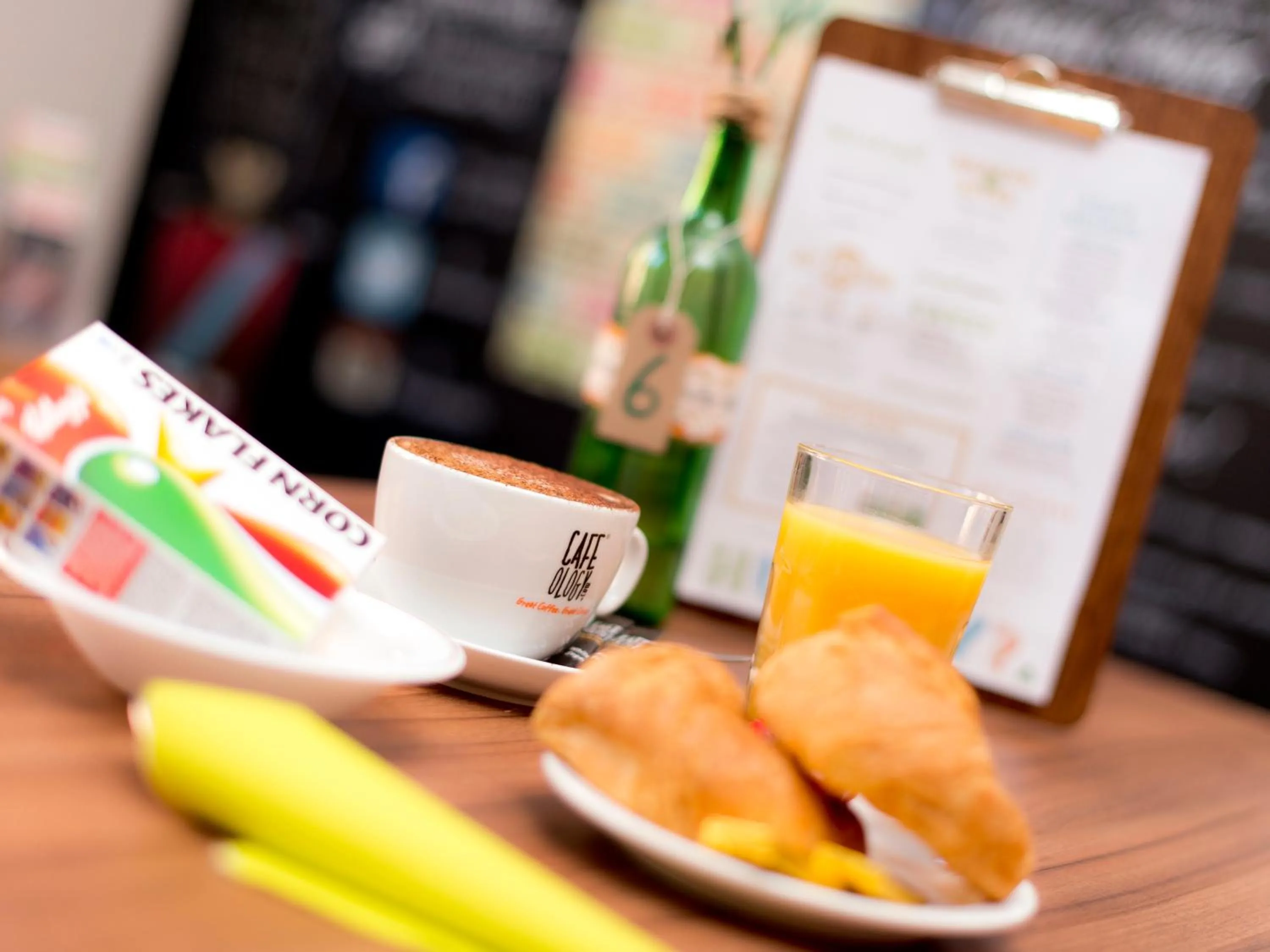 Food and drinks in YHA London Earl's Court