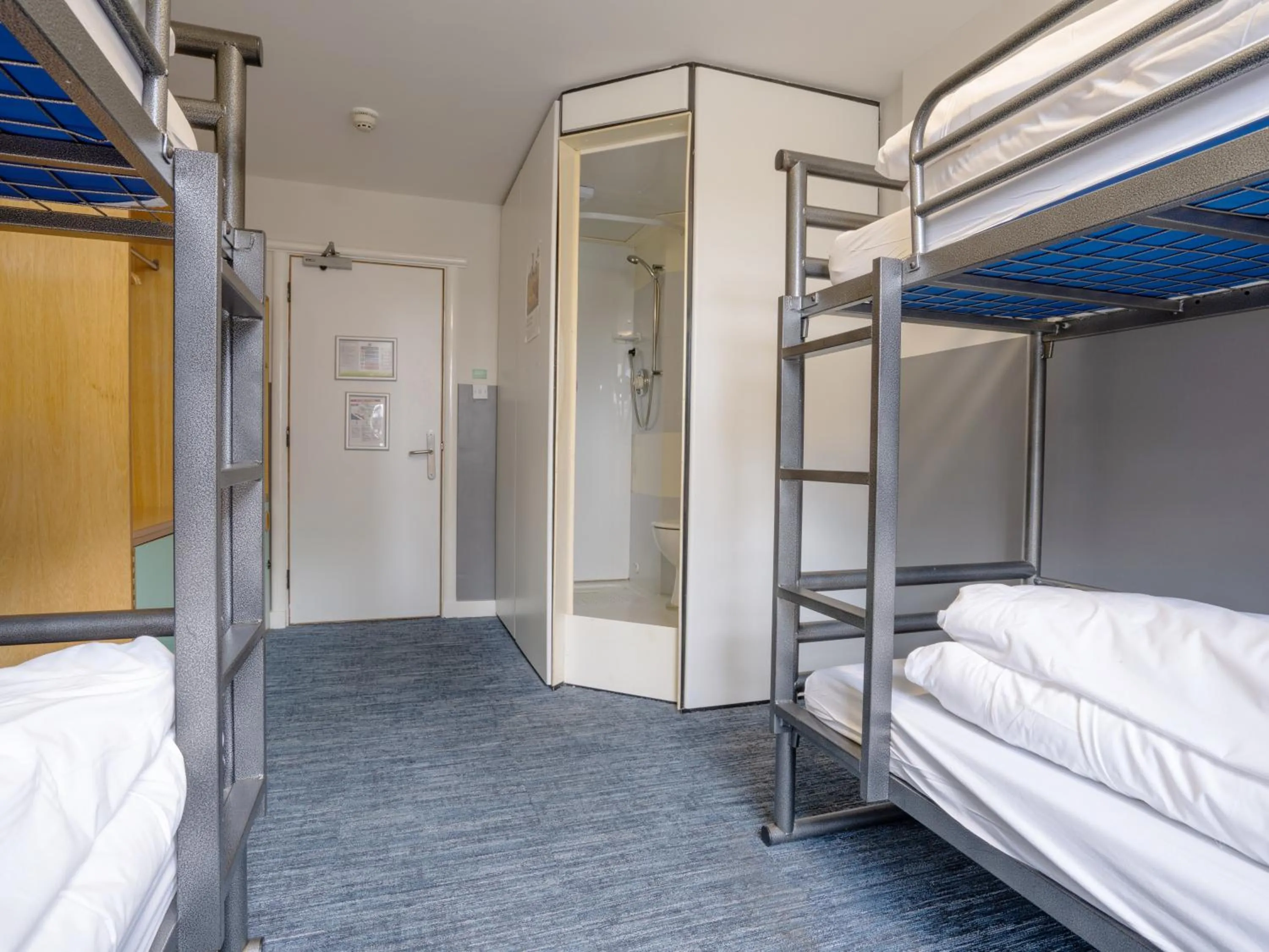 Shower, Bed in YHA Manchester