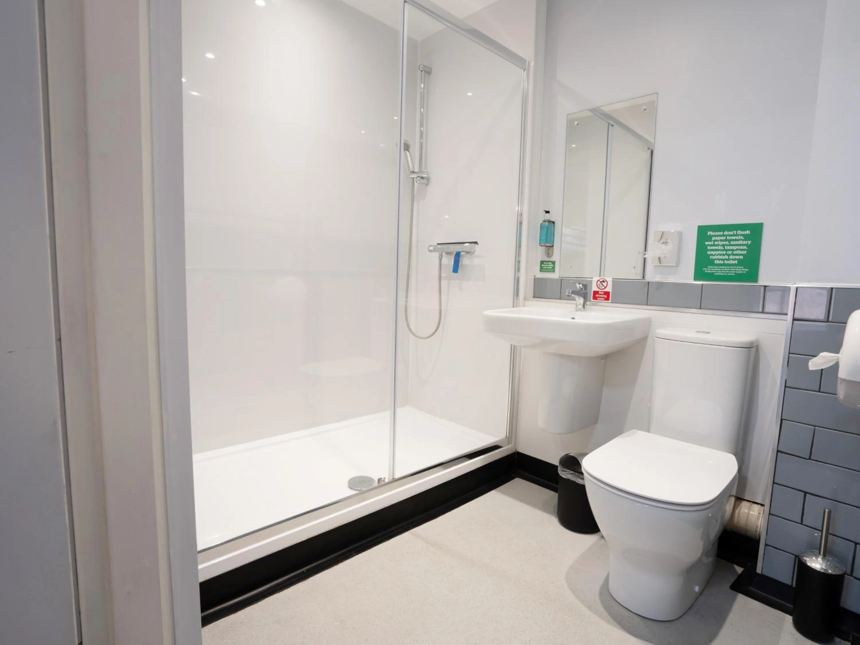 Bathroom in YHA Manchester