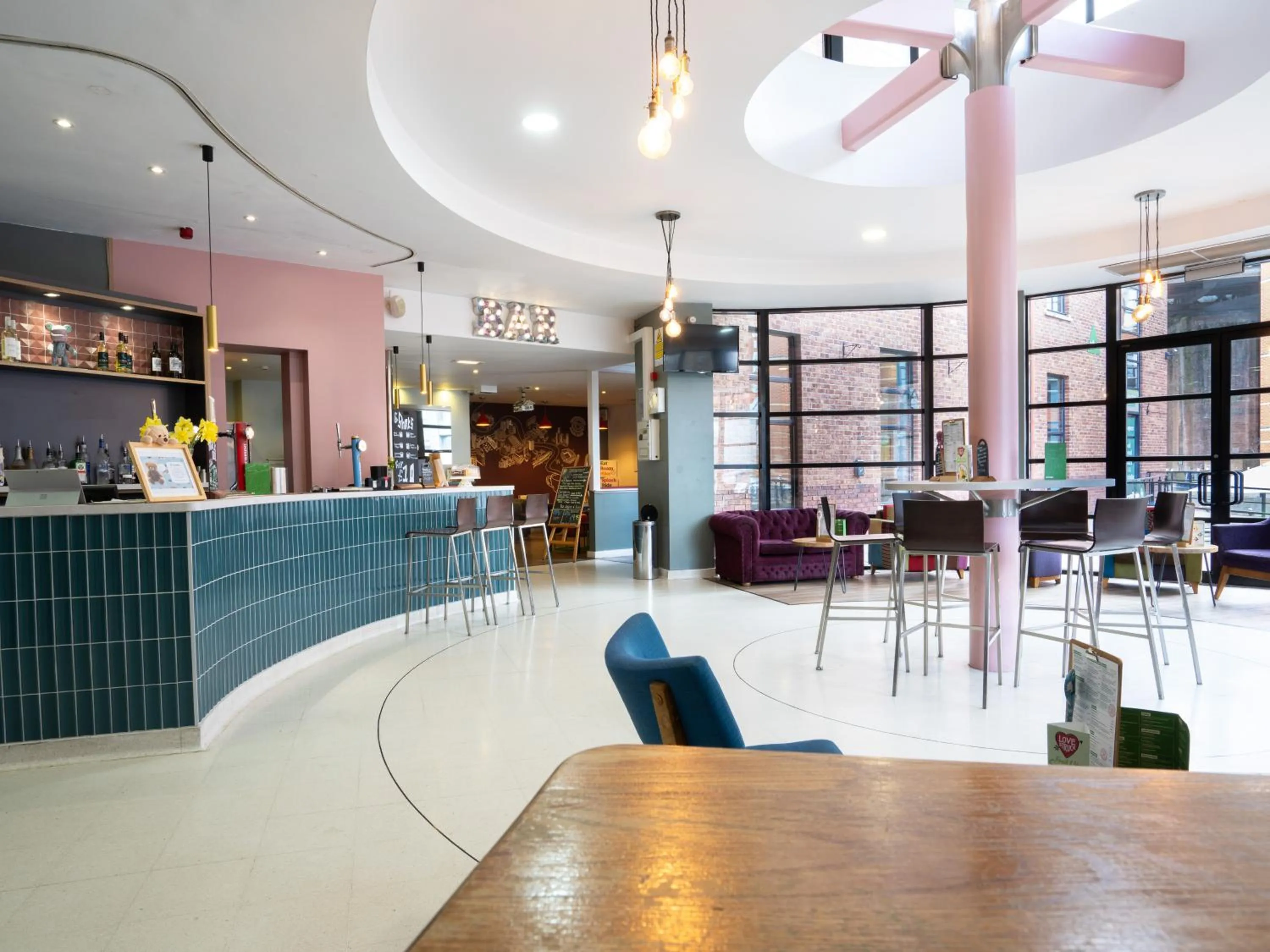 Lounge or bar in YHA Manchester