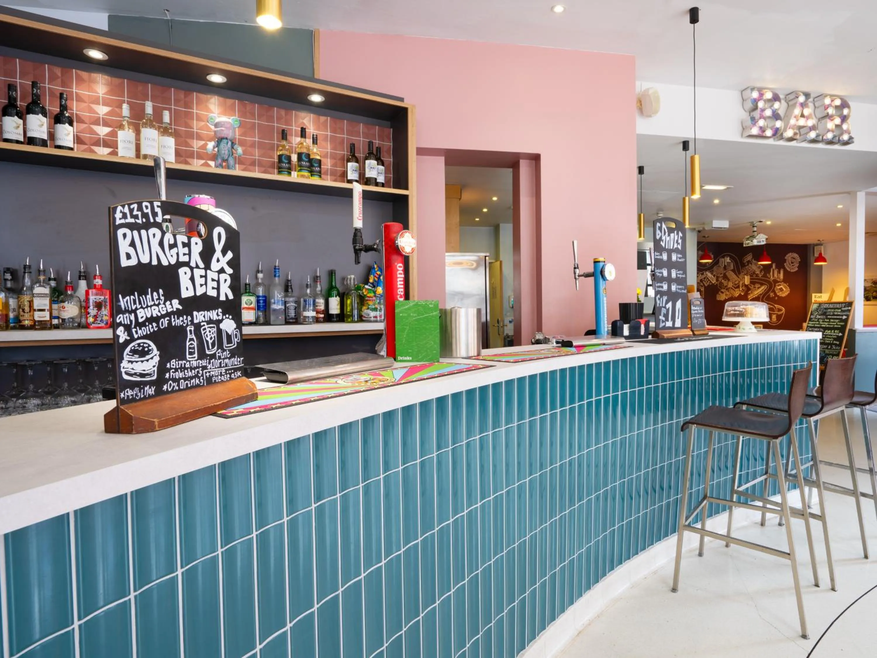 Lounge or bar in YHA Manchester