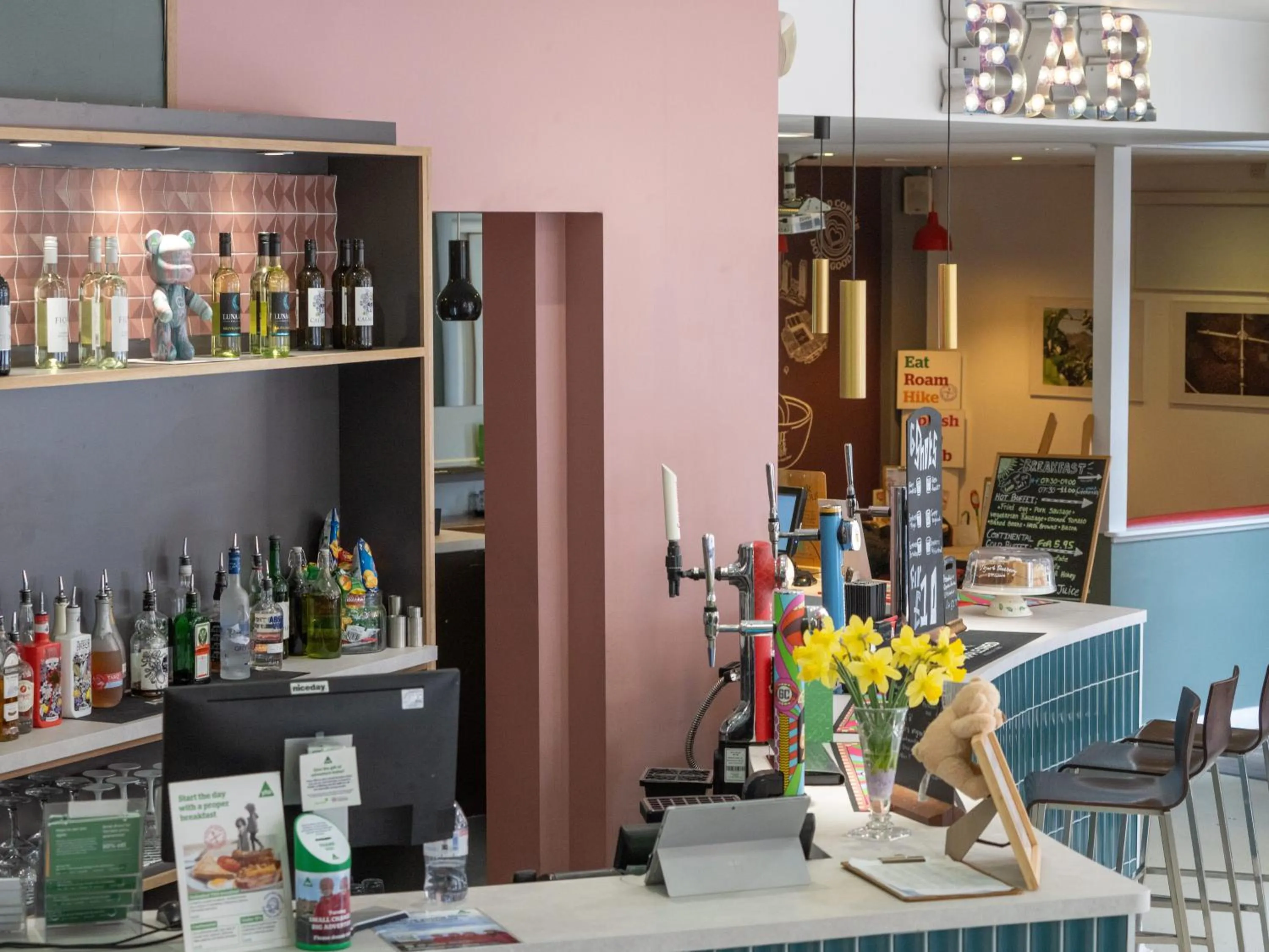 Lounge or bar in YHA Manchester